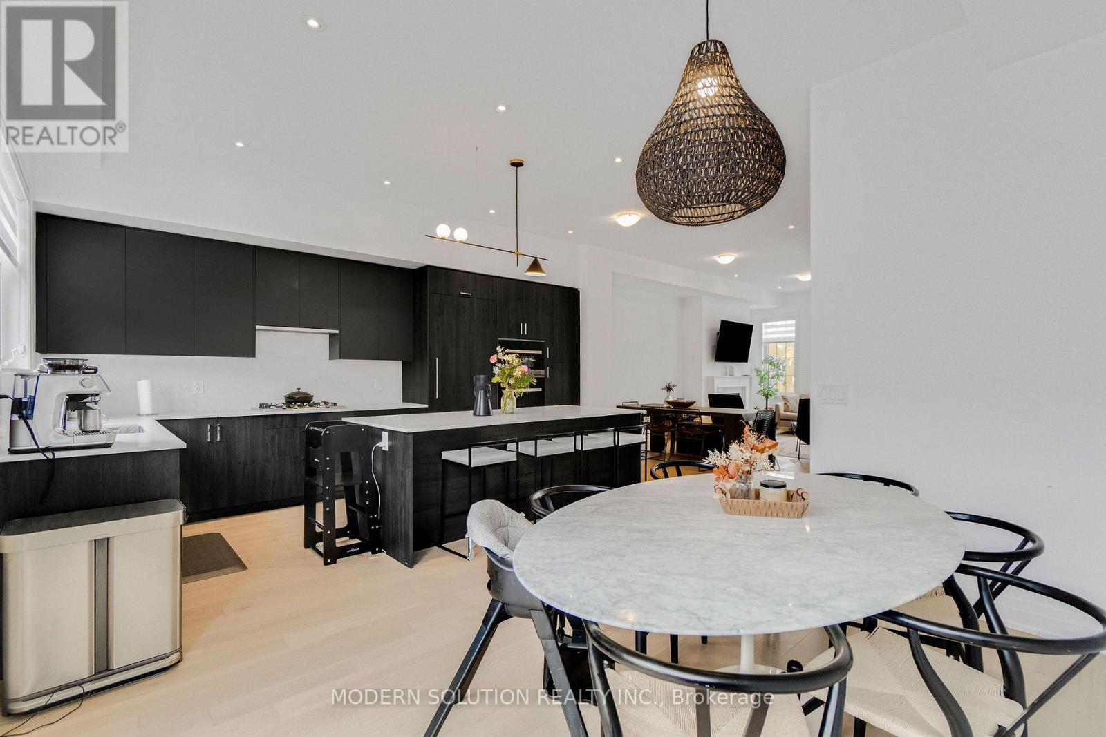 1659 Vellore Crescent, Mississauga, Ontario  L5G 0C3 - Photo 14 - W12922730