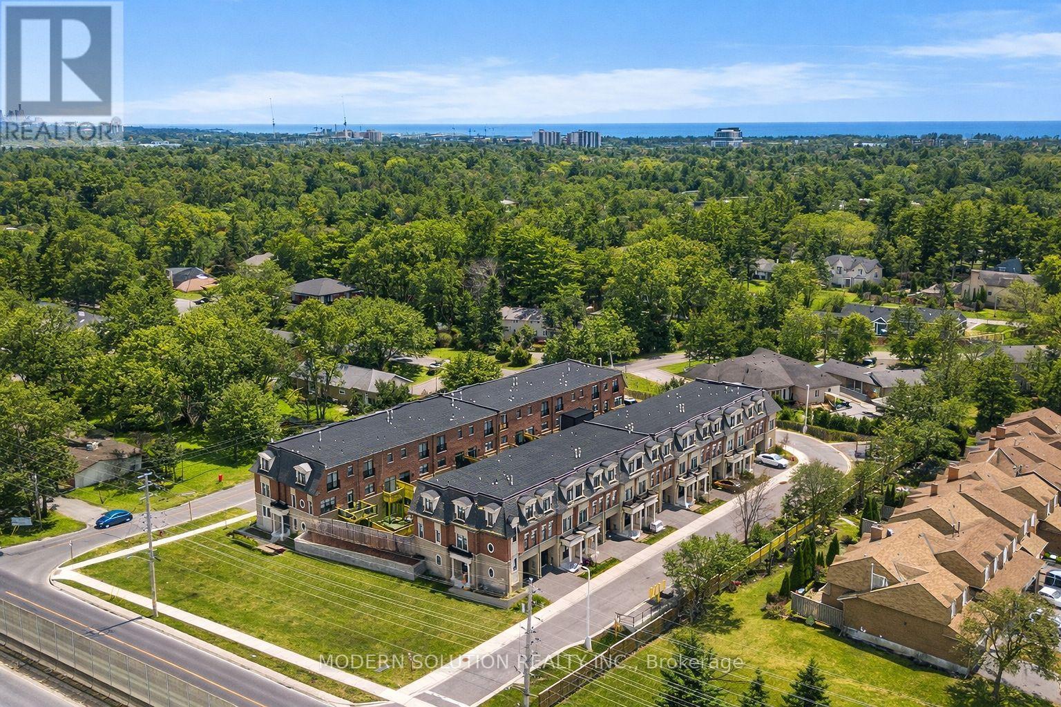 1659 Vellore Crescent, Mississauga, Ontario  L5G 0C3 - Photo 4 - W12922730