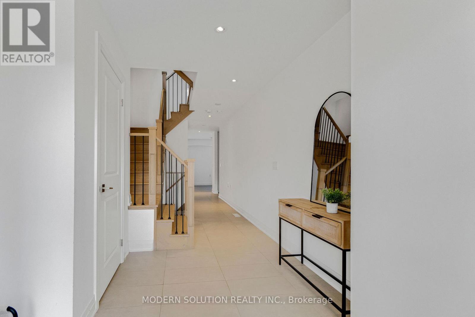 1659 Vellore Crescent, Mississauga, Ontario  L5G 0C3 - Photo 5 - W12922730