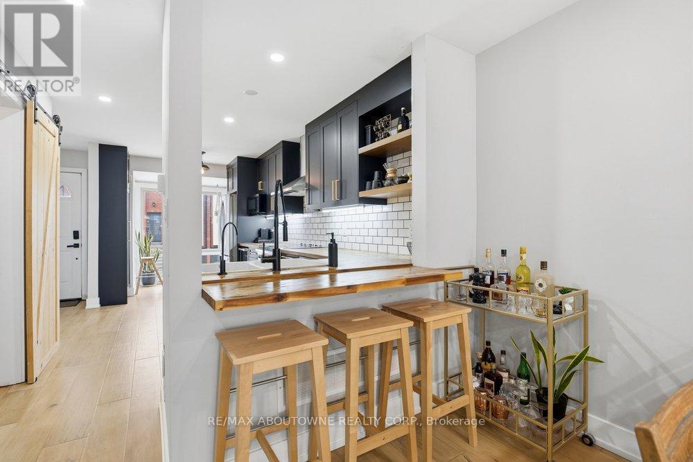 636 - 895 Maple Avenue, Burlington, Ontario  L7S 2H7 - Photo 7 - W12922752