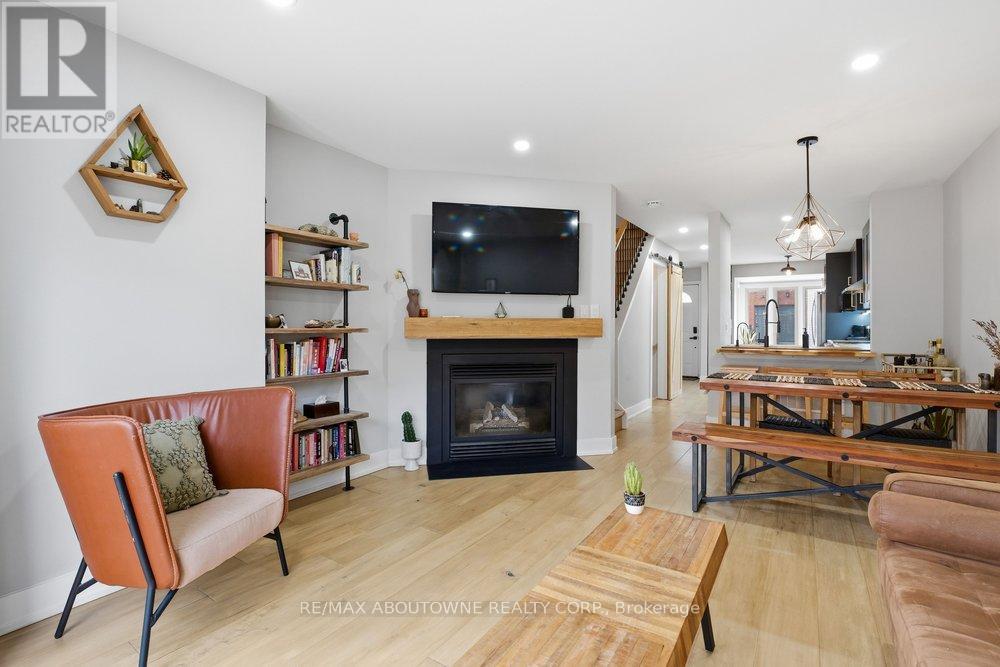 636 - 895 Maple Avenue, Burlington, Ontario  L7S 2H7 - Photo 8 - W12922752