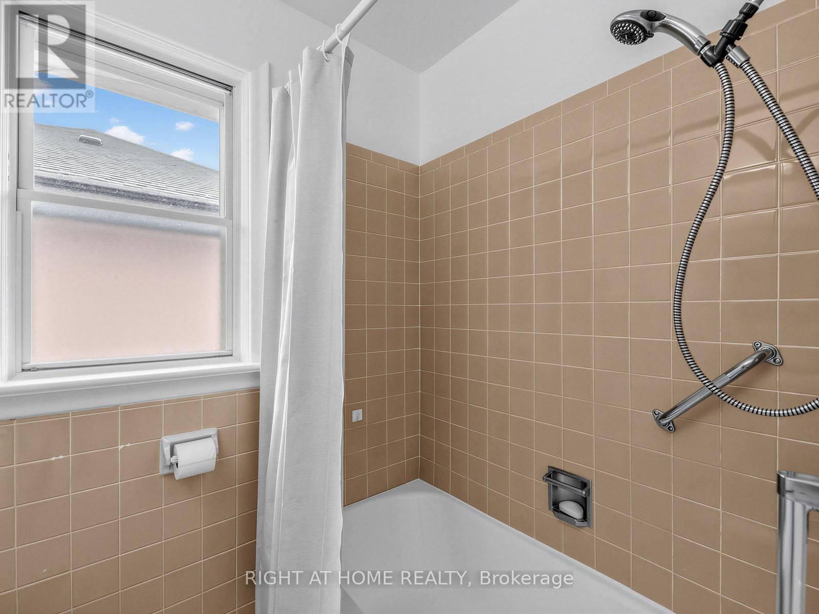 47 Gracefield Avenue, Toronto, Ontario  M6L 1L2 - Photo 12 - W12922762