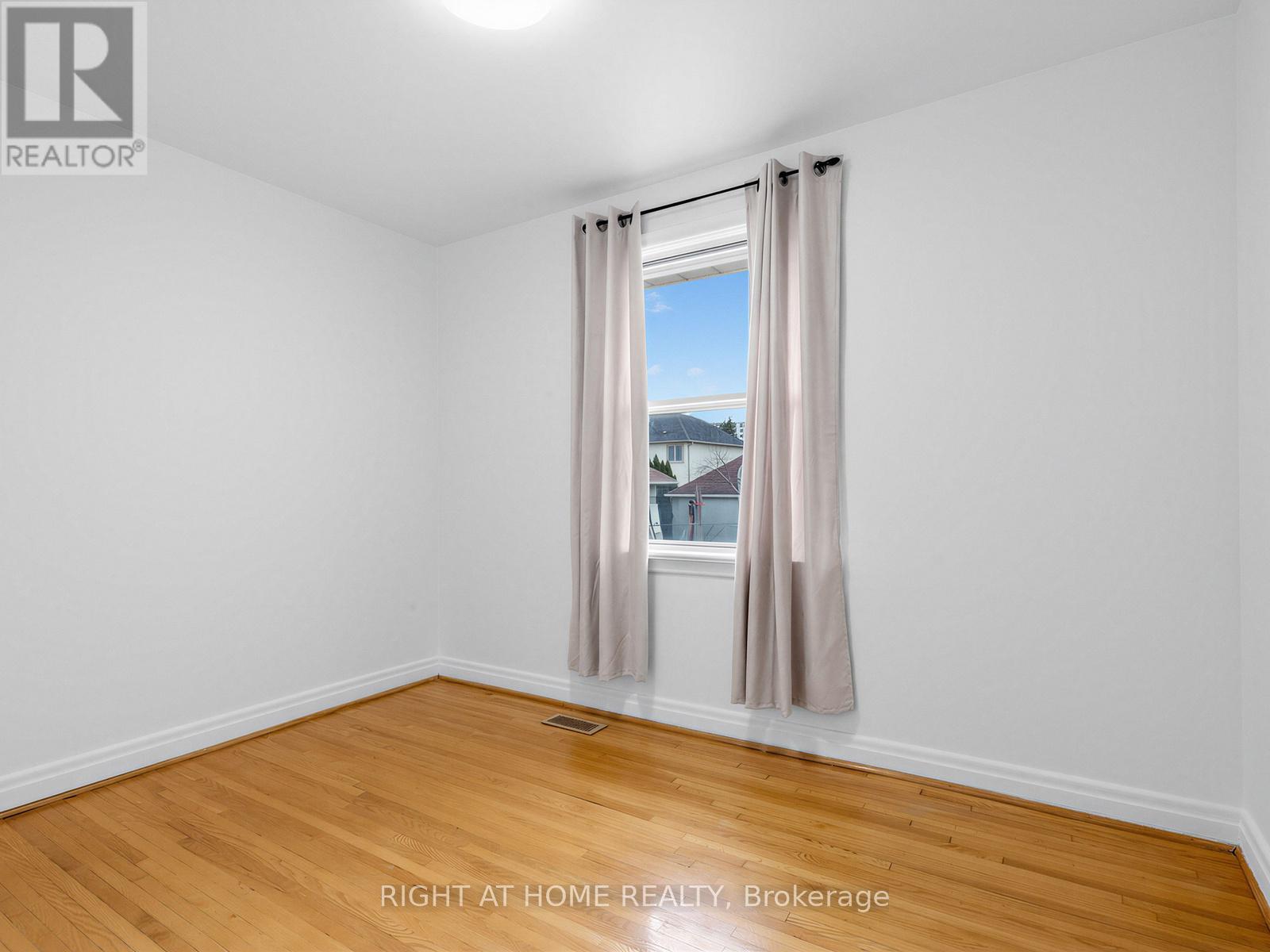 47 Gracefield Avenue, Toronto, Ontario  M6L 1L2 - Photo 13 - W12922762