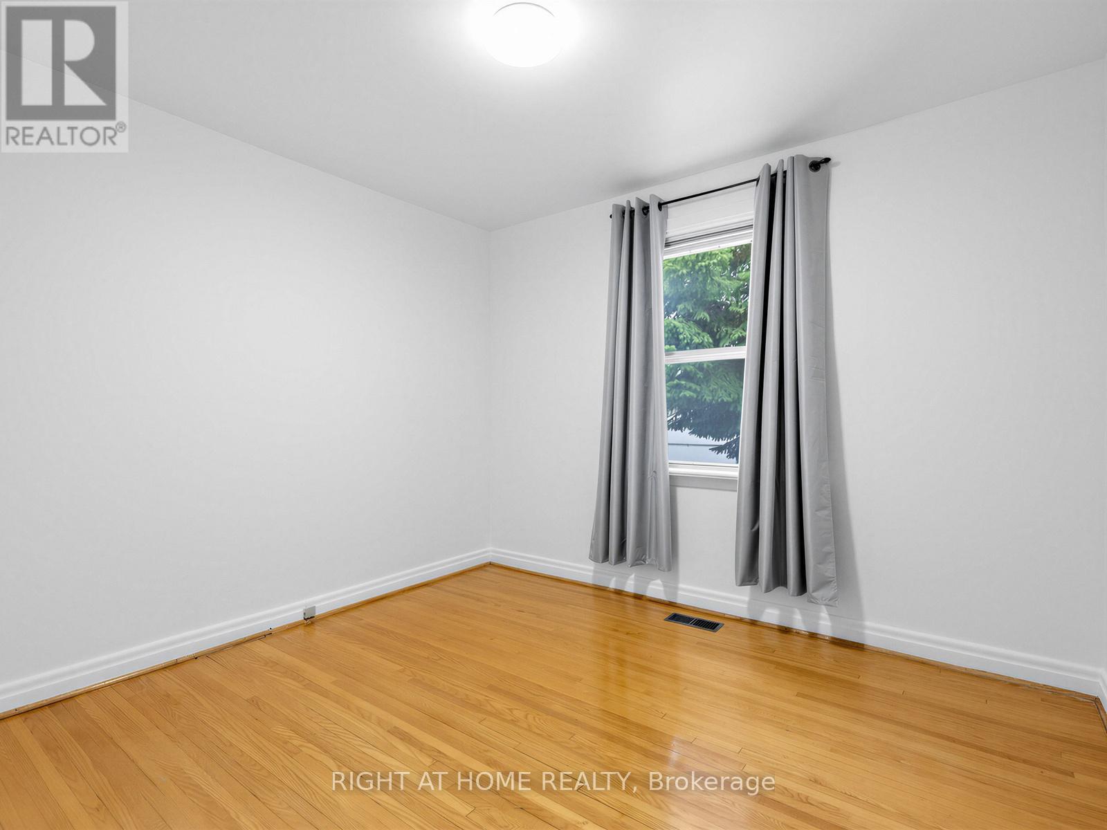 47 Gracefield Avenue, Toronto, Ontario  M6L 1L2 - Photo 16 - W12922762