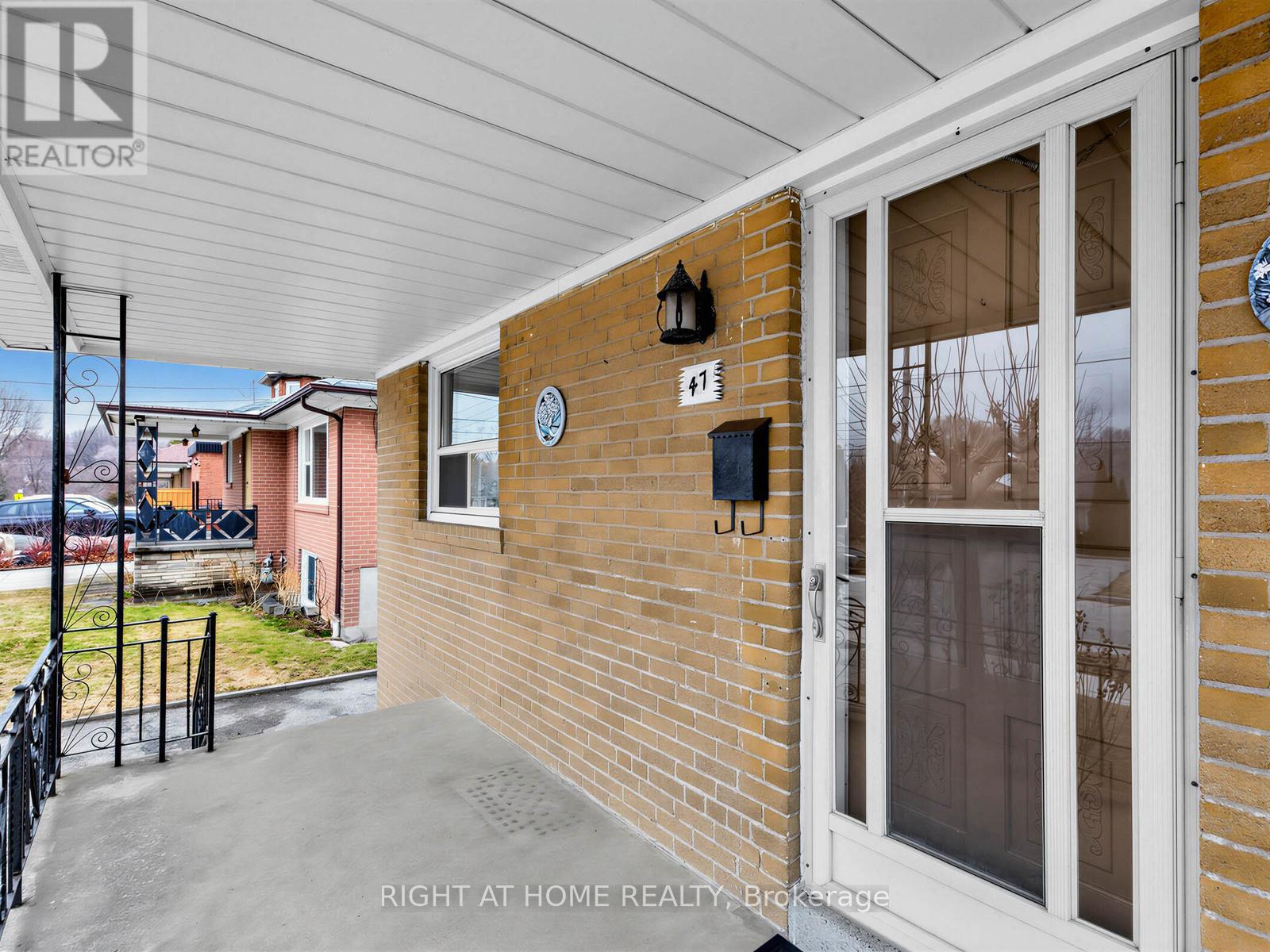 47 Gracefield Avenue, Toronto, Ontario  M6L 1L2 - Photo 2 - W12922762