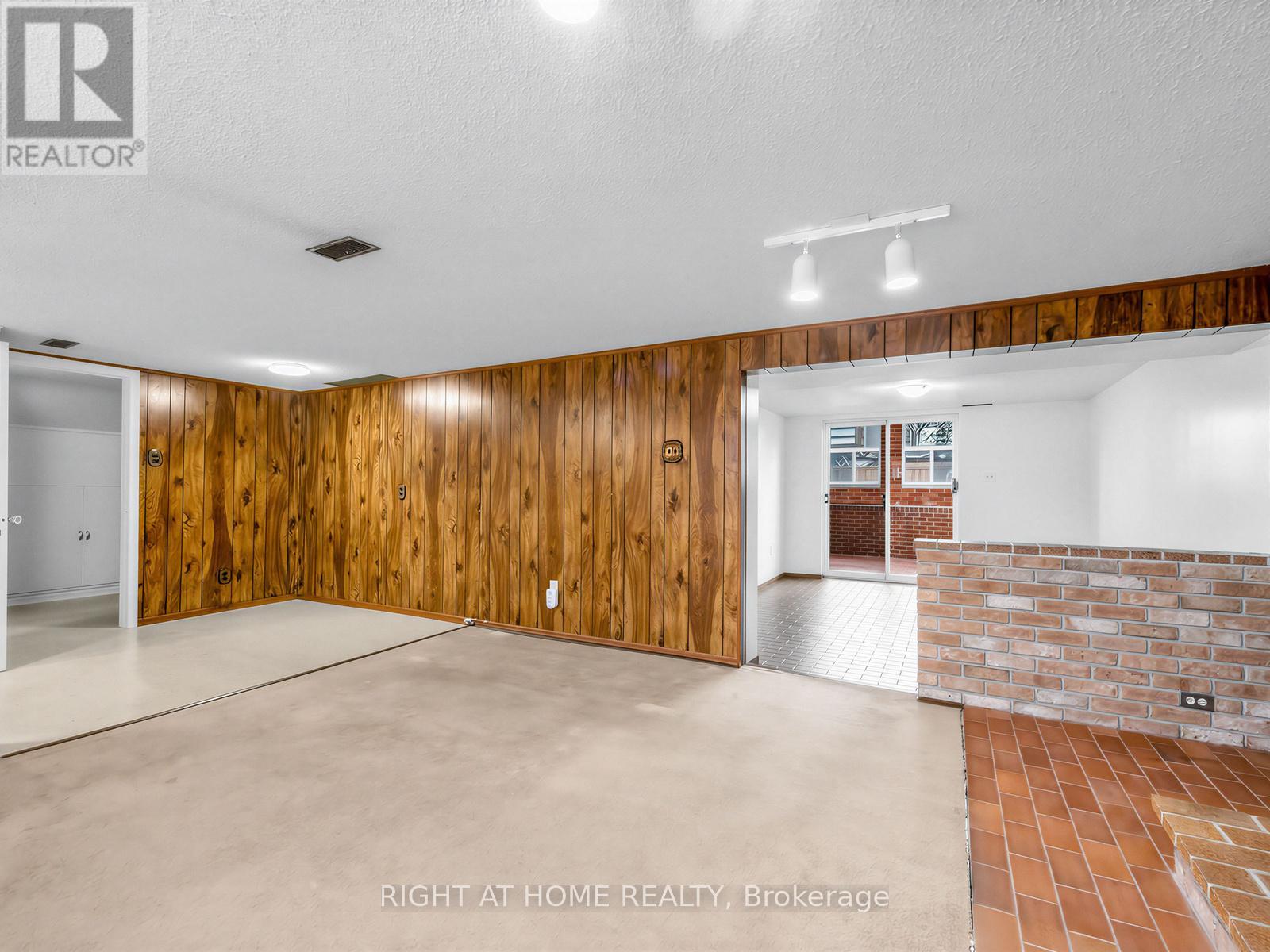 47 Gracefield Avenue, Toronto, Ontario  M6L 1L2 - Photo 29 - W12922762