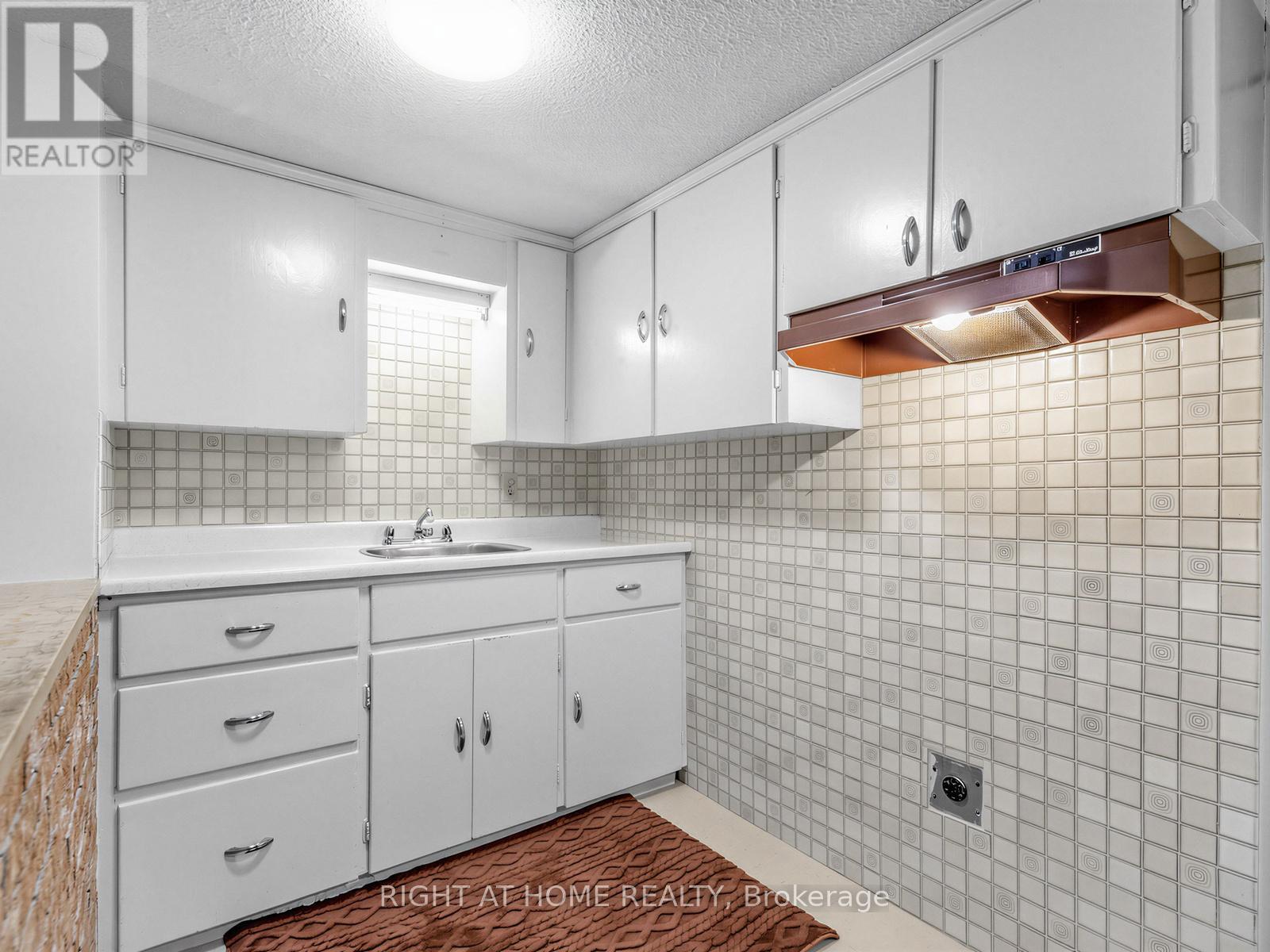 47 Gracefield Avenue, Toronto, Ontario  M6L 1L2 - Photo 30 - W12922762