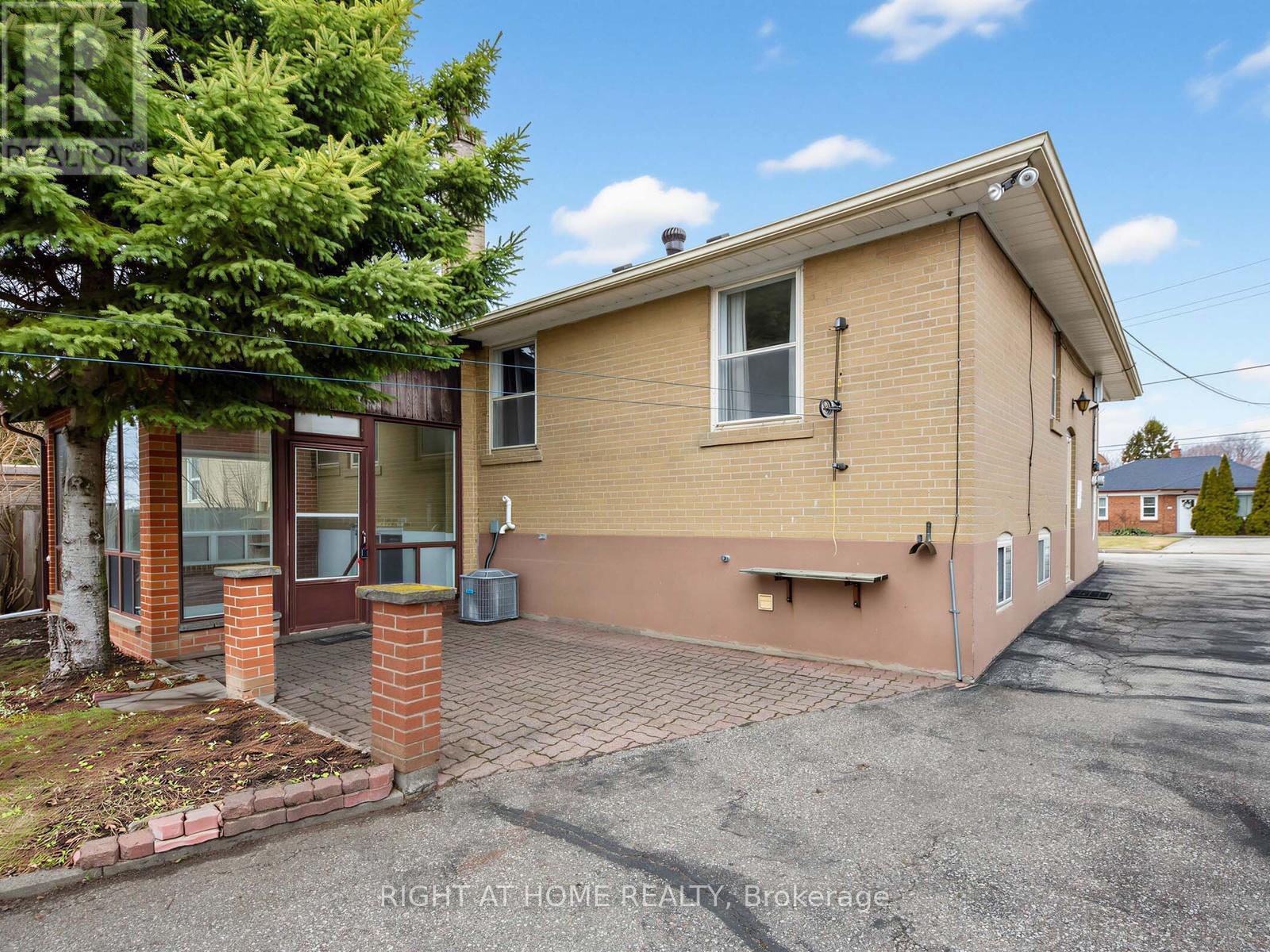 47 Gracefield Avenue, Toronto, Ontario  M6L 1L2 - Photo 38 - W12922762