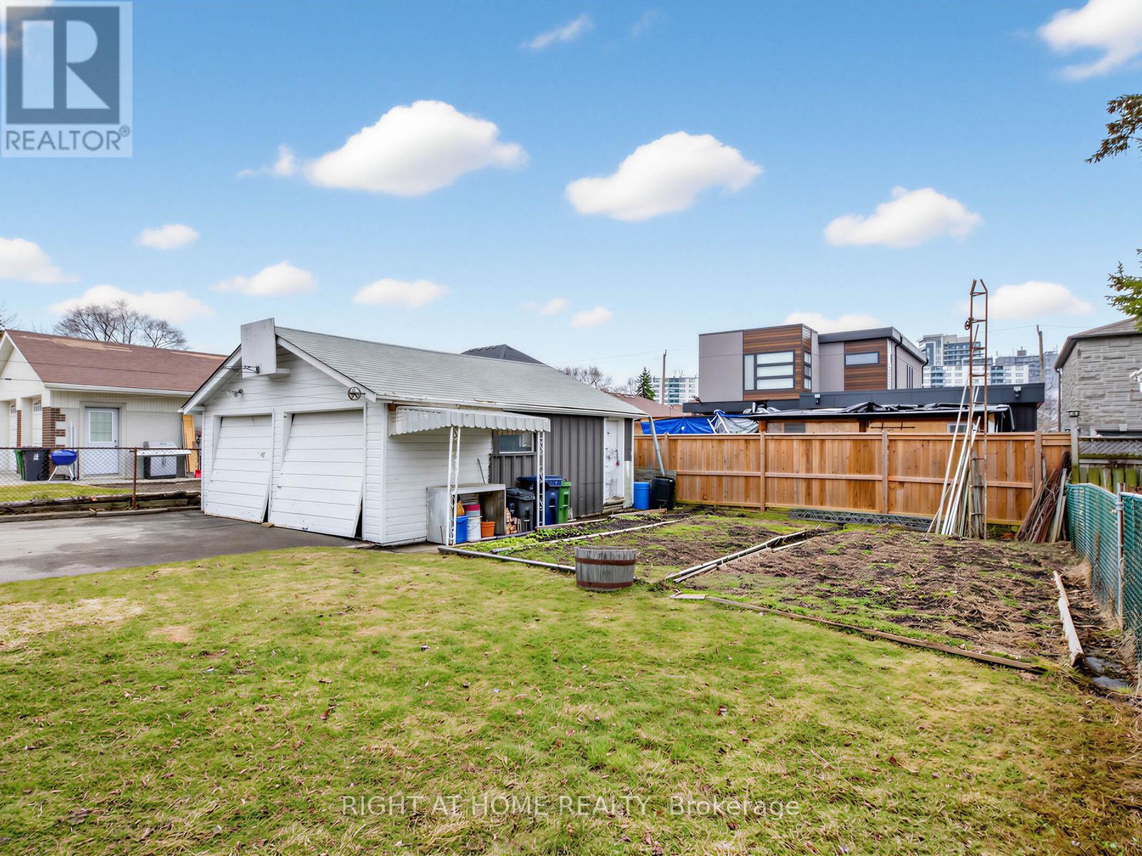 47 Gracefield Avenue, Toronto, Ontario  M6L 1L2 - Photo 39 - W12922762