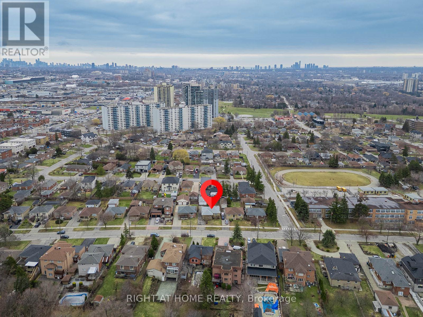 47 Gracefield Avenue, Toronto, Ontario  M6L 1L2 - Photo 45 - W12922762