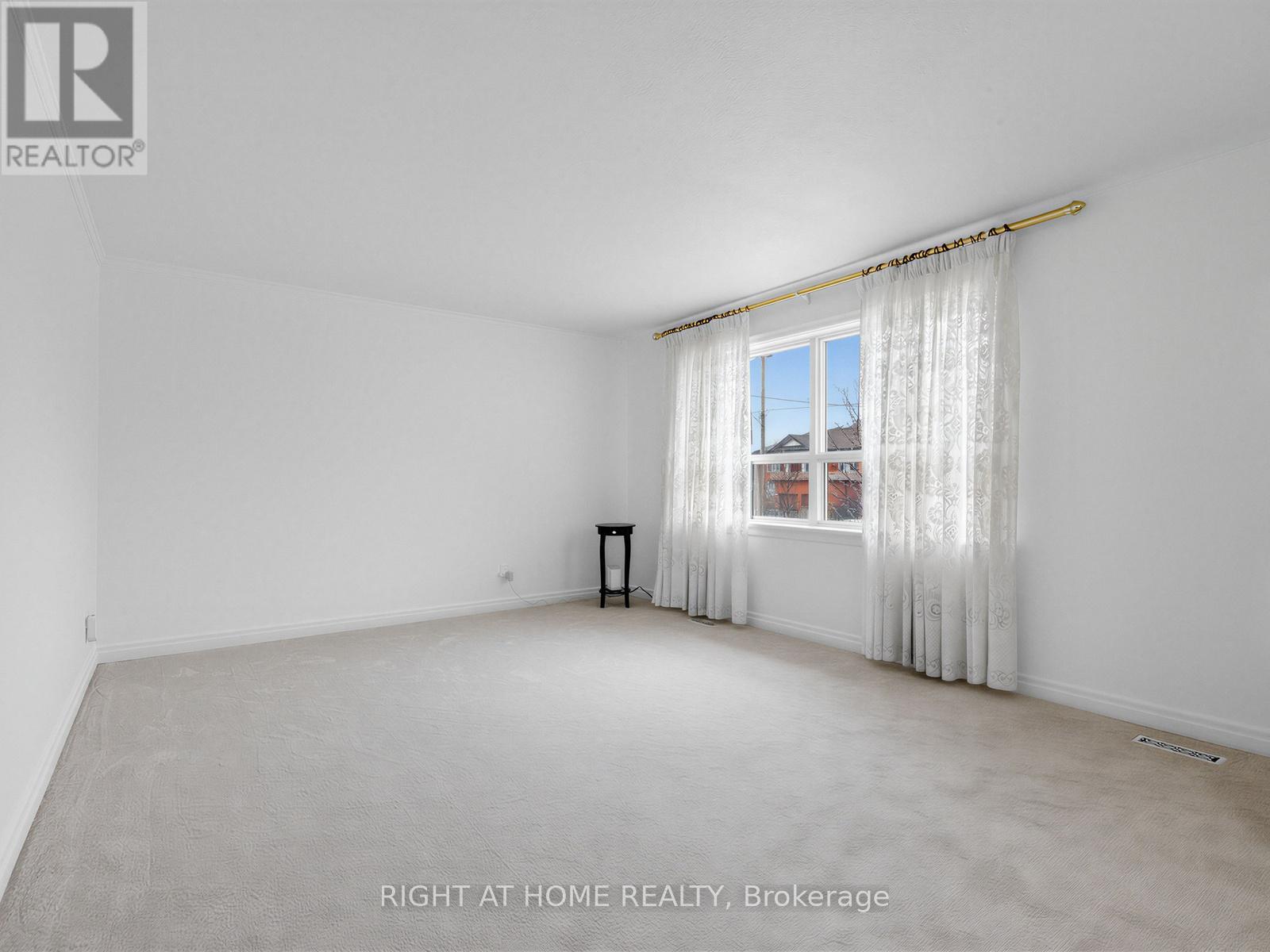 47 Gracefield Avenue, Toronto, Ontario  M6L 1L2 - Photo 5 - W12922762