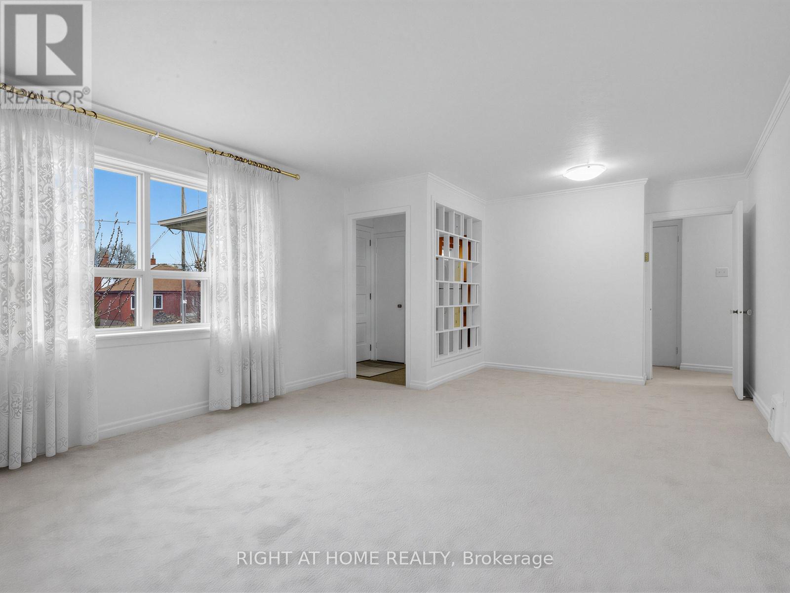 47 Gracefield Avenue, Toronto, Ontario  M6L 1L2 - Photo 6 - W12922762