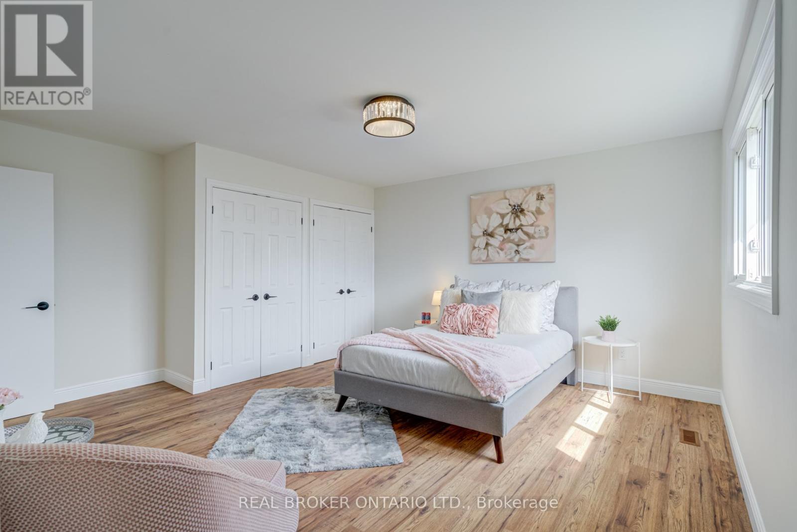 1252 Lakeview Drive, Oakville, Ontario  L6H 2M8 - Photo 17 - W12922764