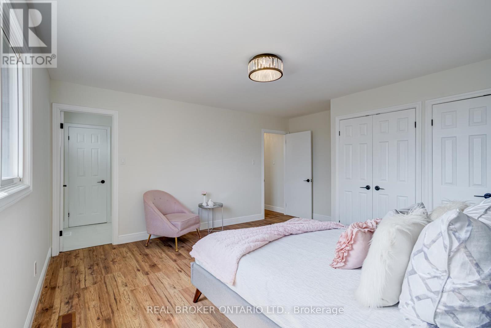 1252 Lakeview Drive, Oakville, Ontario  L6H 2M8 - Photo 18 - W12922764