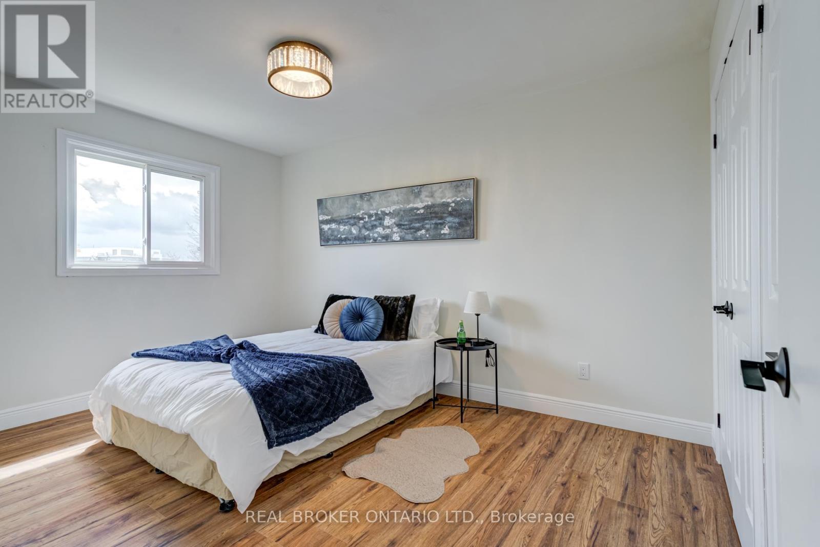 1252 Lakeview Drive, Oakville, Ontario  L6H 2M8 - Photo 22 - W12922764