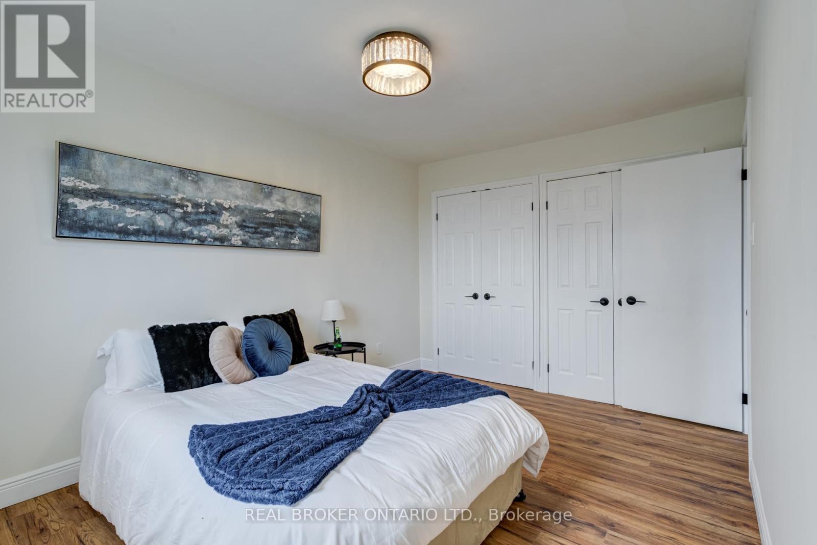 1252 Lakeview Drive, Oakville, Ontario  L6H 2M8 - Photo 23 - W12922764