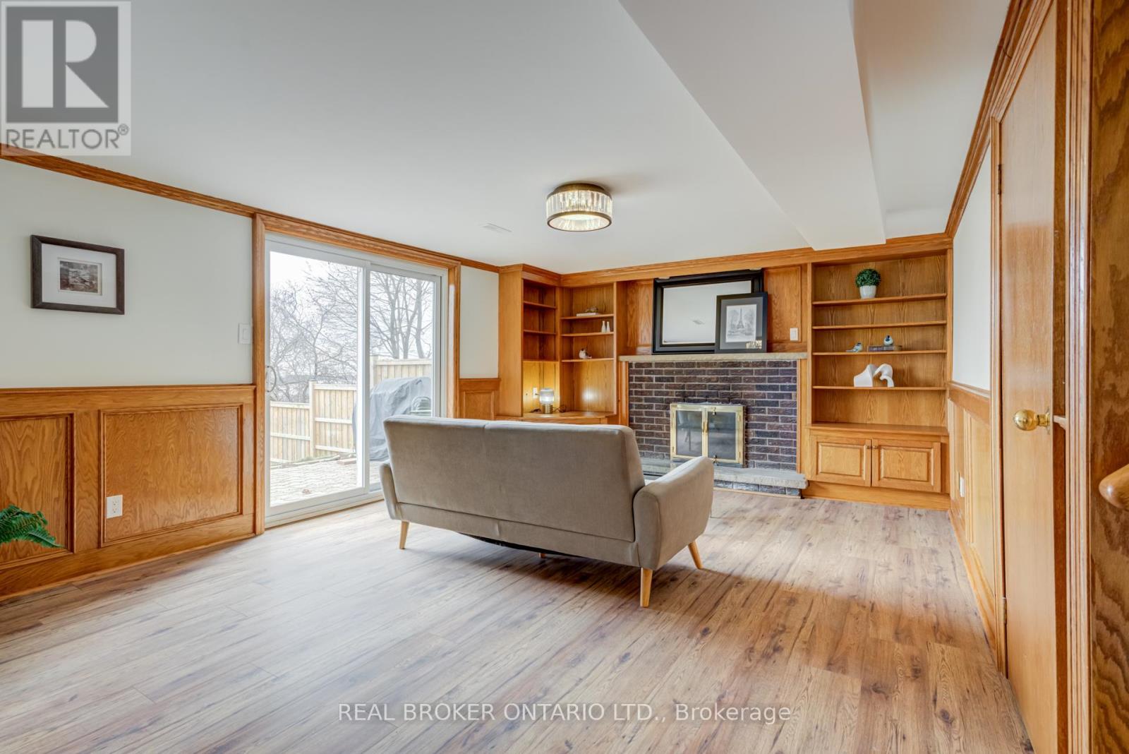 1252 Lakeview Drive, Oakville, Ontario  L6H 2M8 - Photo 26 - W12922764