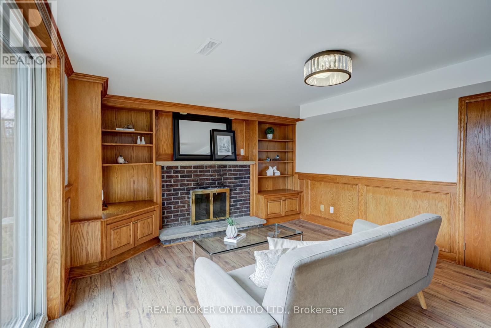 1252 Lakeview Drive, Oakville, Ontario  L6H 2M8 - Photo 29 - W12922764