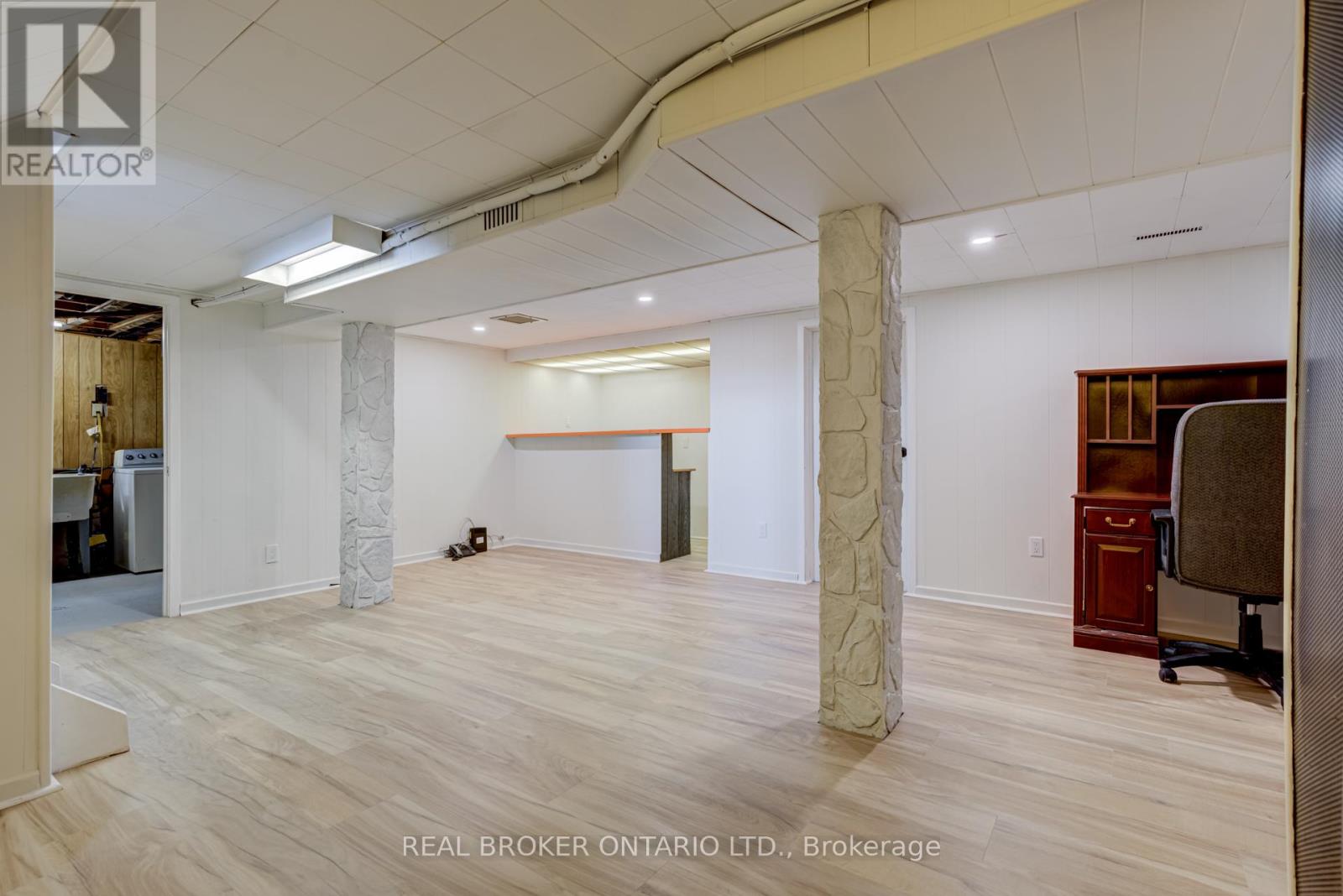 1252 Lakeview Drive, Oakville, Ontario  L6H 2M8 - Photo 37 - W12922764