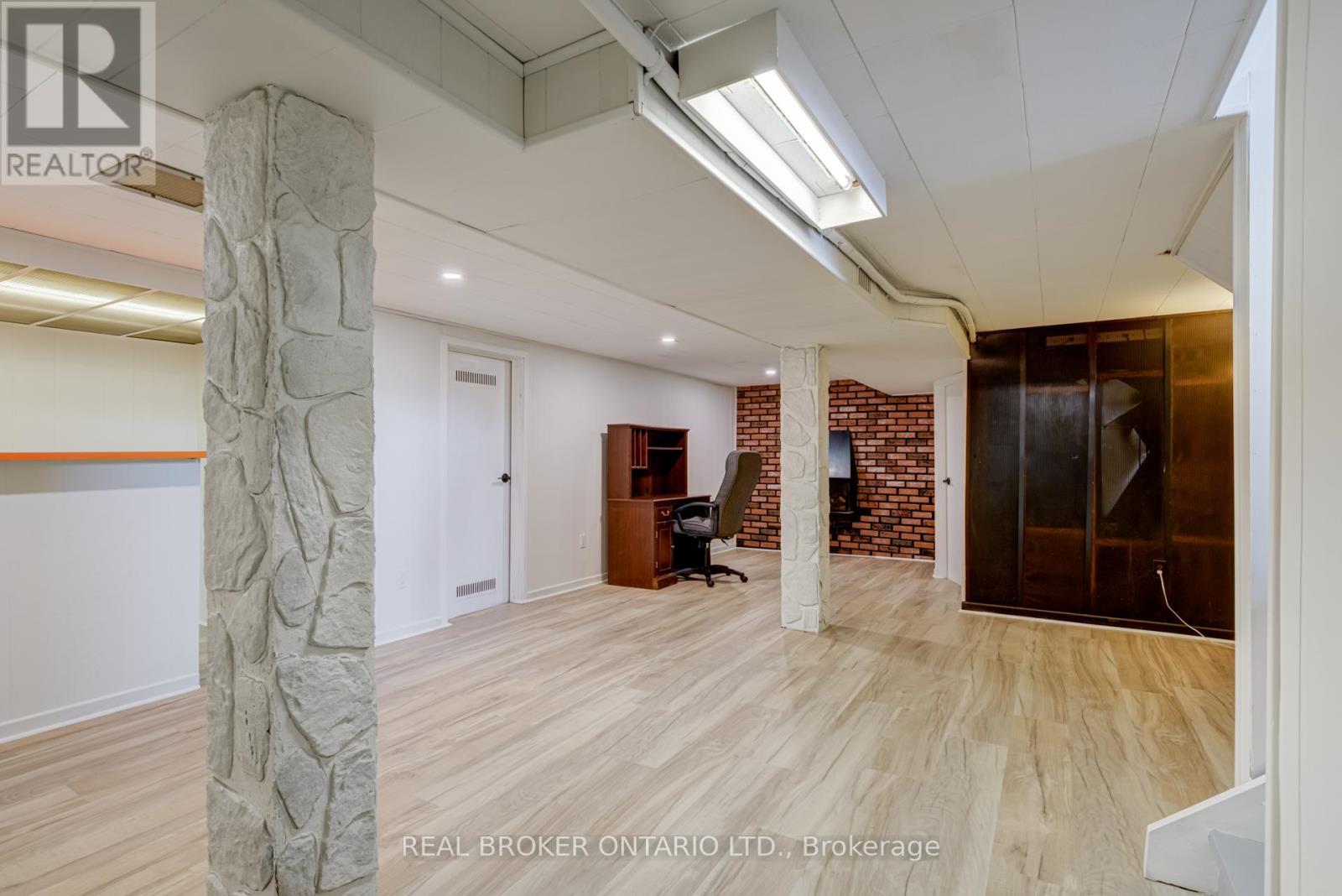 1252 Lakeview Drive, Oakville, Ontario  L6H 2M8 - Photo 38 - W12922764