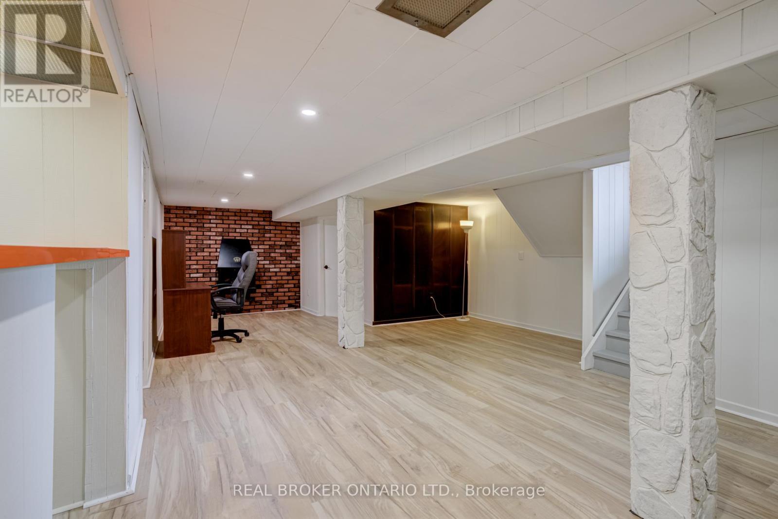 1252 Lakeview Drive, Oakville, Ontario  L6H 2M8 - Photo 39 - W12922764