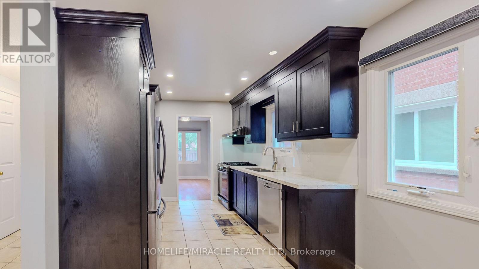 36 Mannel Crescent, Brampton, Ontario L6Y 5E2 - Photo 11 - W12922766