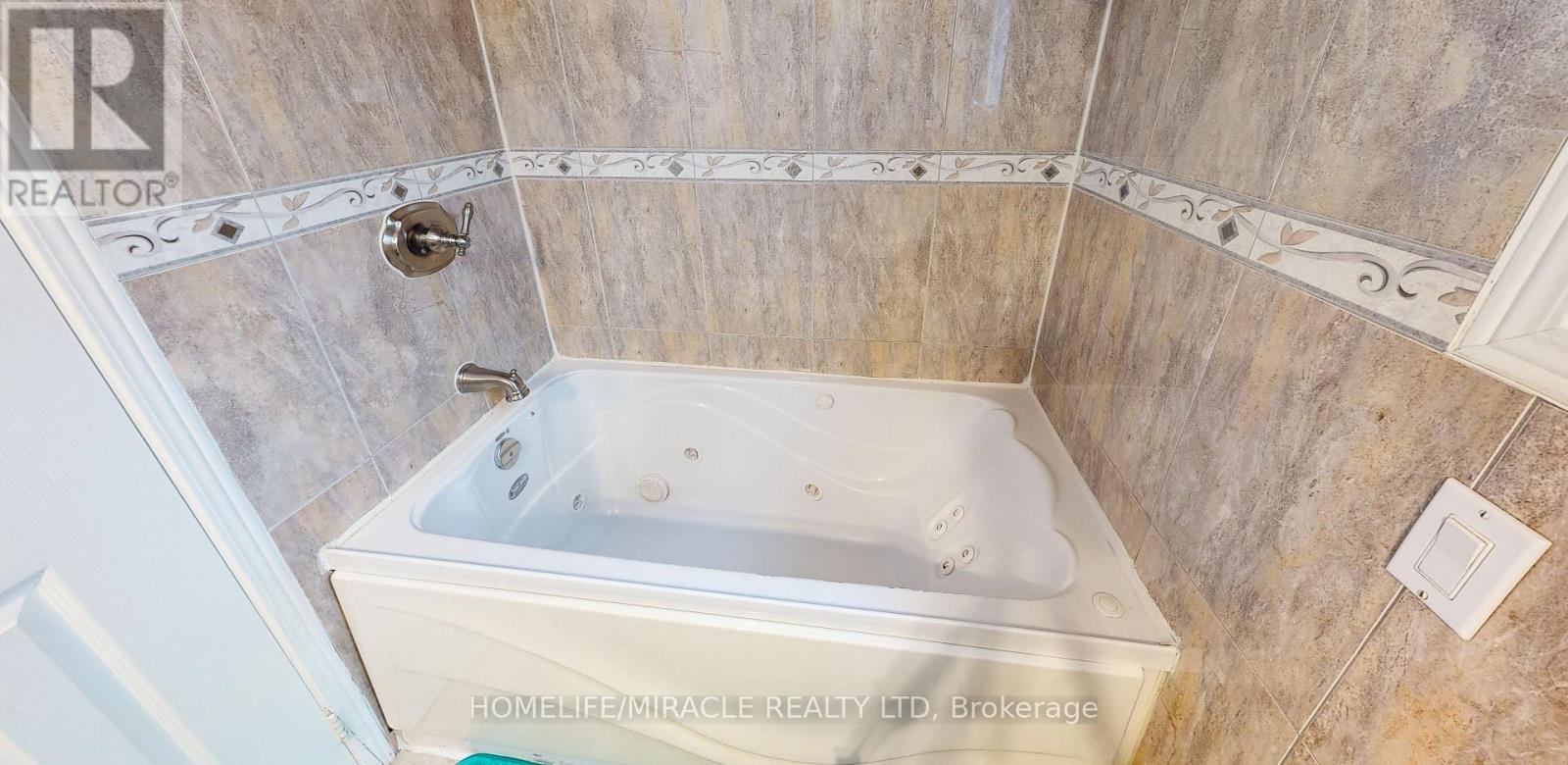 36 Mannel Crescent, Brampton, Ontario L6Y 5E2 - Photo 18 - W12922766