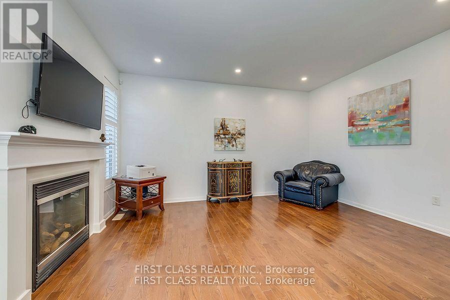 Main - 720 Savoline Boulevard, Milton, Ontario  L9T 0X4 - Photo 8 - W12922786