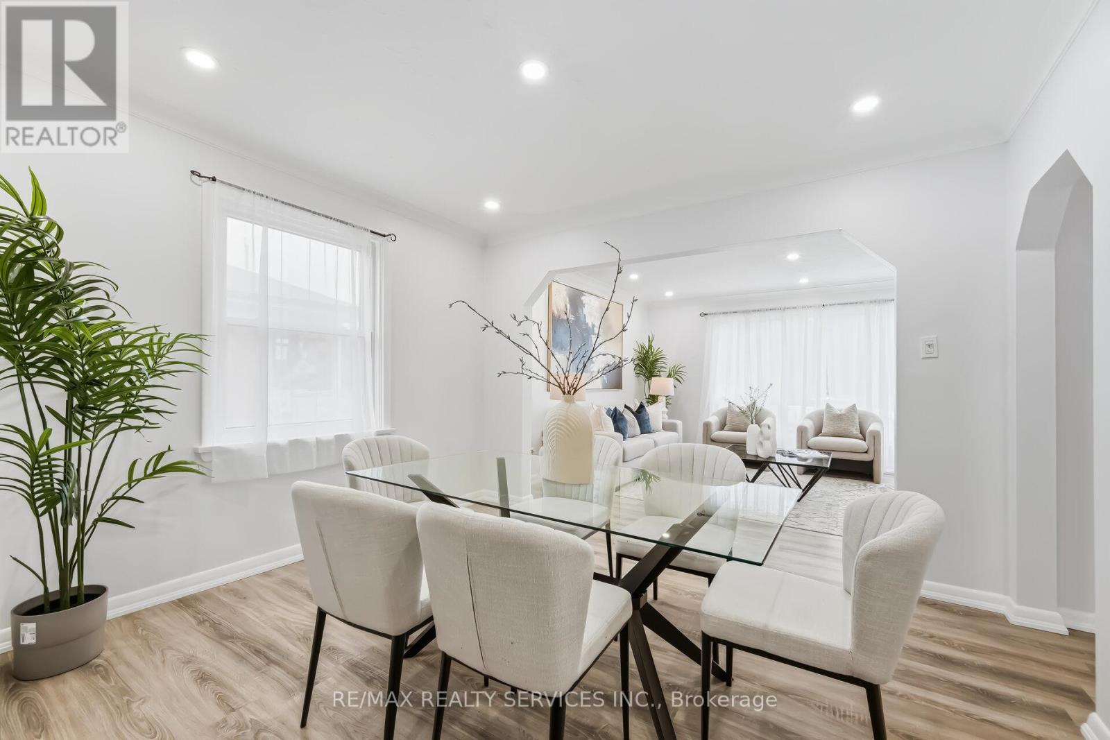 6 Bonnyview Drive, Toronto, Ontario  M8Y 3G6 - Photo 11 - W12922796