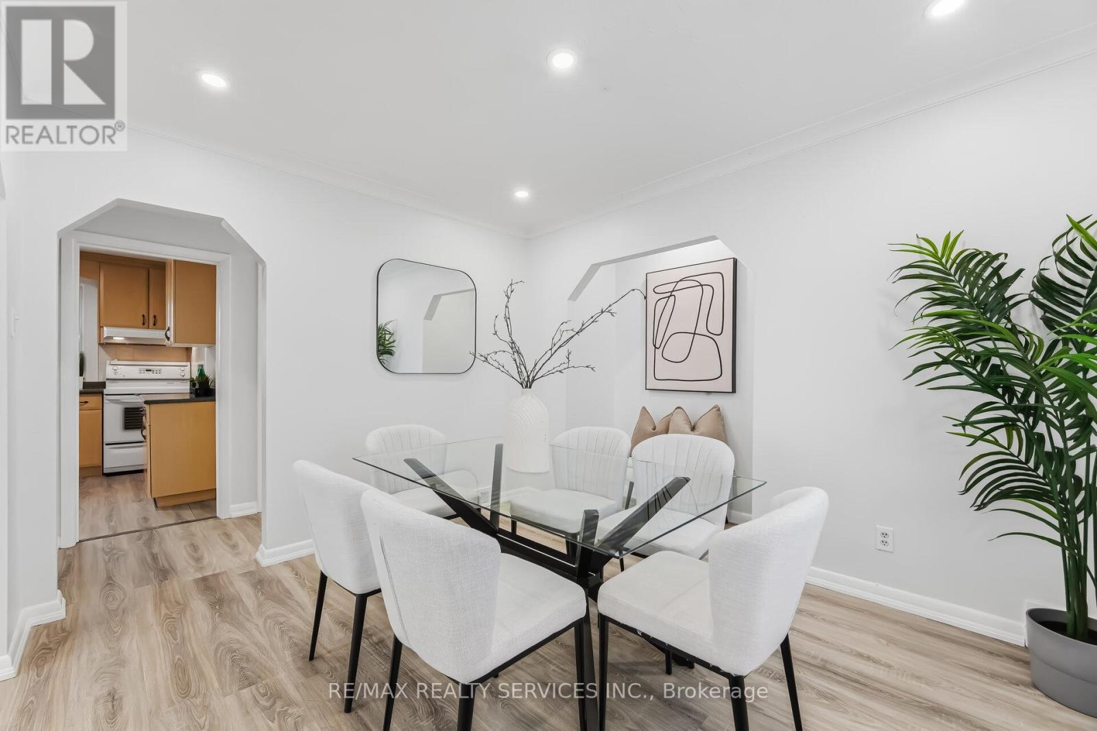 6 Bonnyview Drive, Toronto, Ontario  M8Y 3G6 - Photo 12 - W12922796