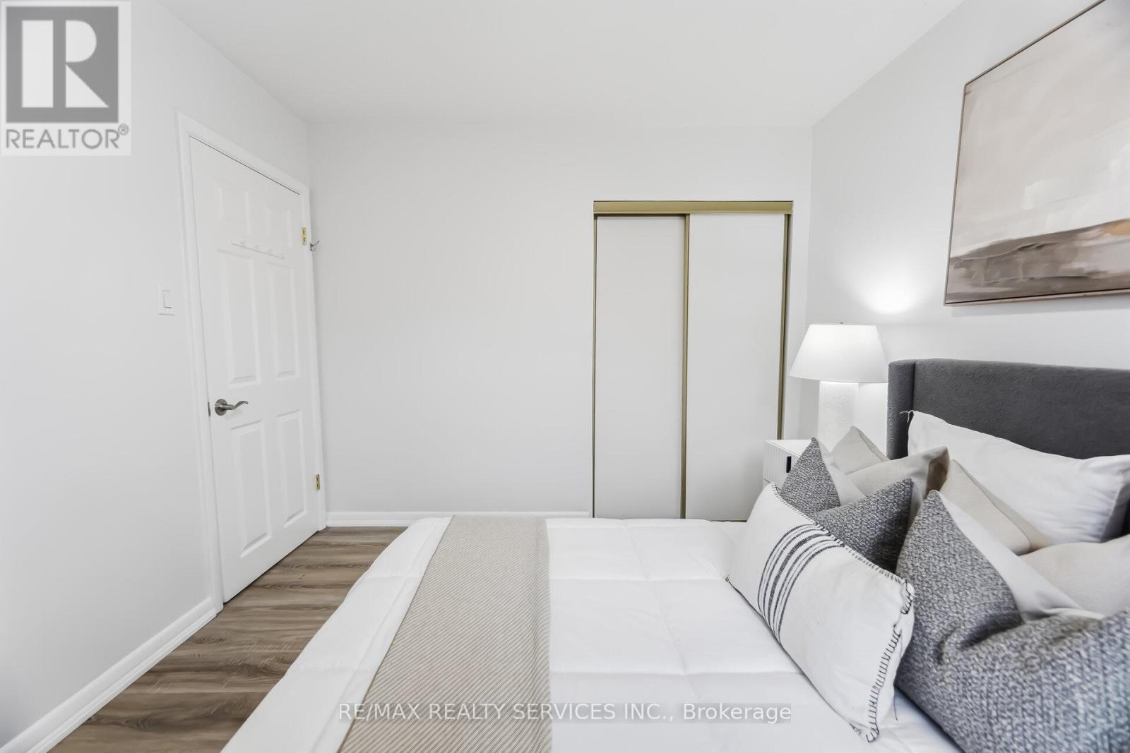 6 Bonnyview Drive, Toronto, Ontario  M8Y 3G6 - Photo 21 - W12922796