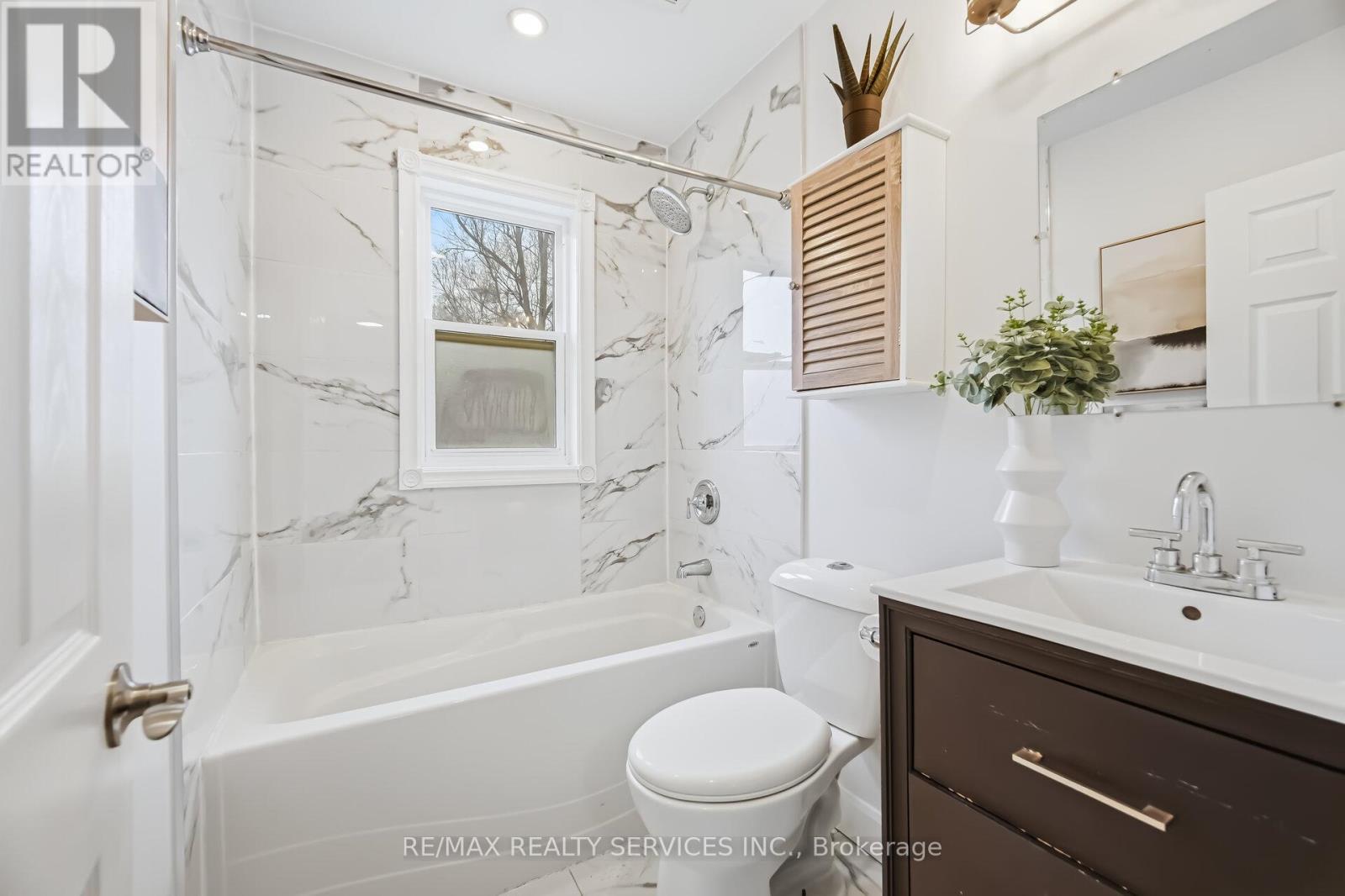 6 Bonnyview Drive, Toronto, Ontario  M8Y 3G6 - Photo 24 - W12922796