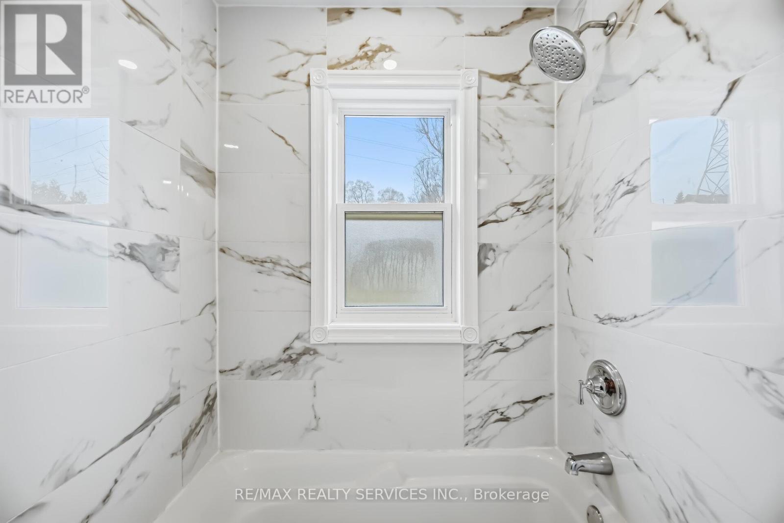 6 Bonnyview Drive, Toronto, Ontario  M8Y 3G6 - Photo 25 - W12922796