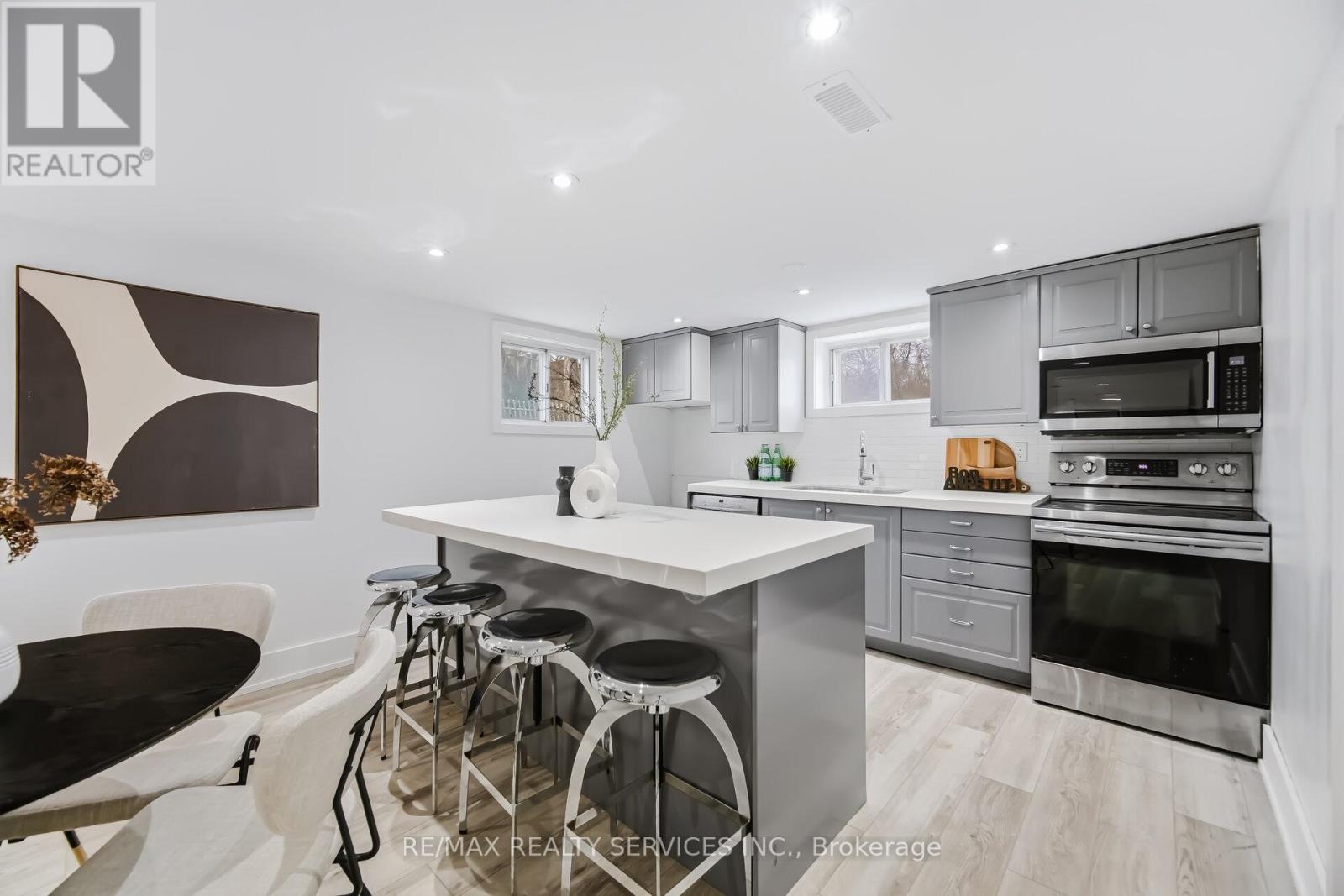 6 Bonnyview Drive, Toronto, Ontario  M8Y 3G6 - Photo 35 - W12922796