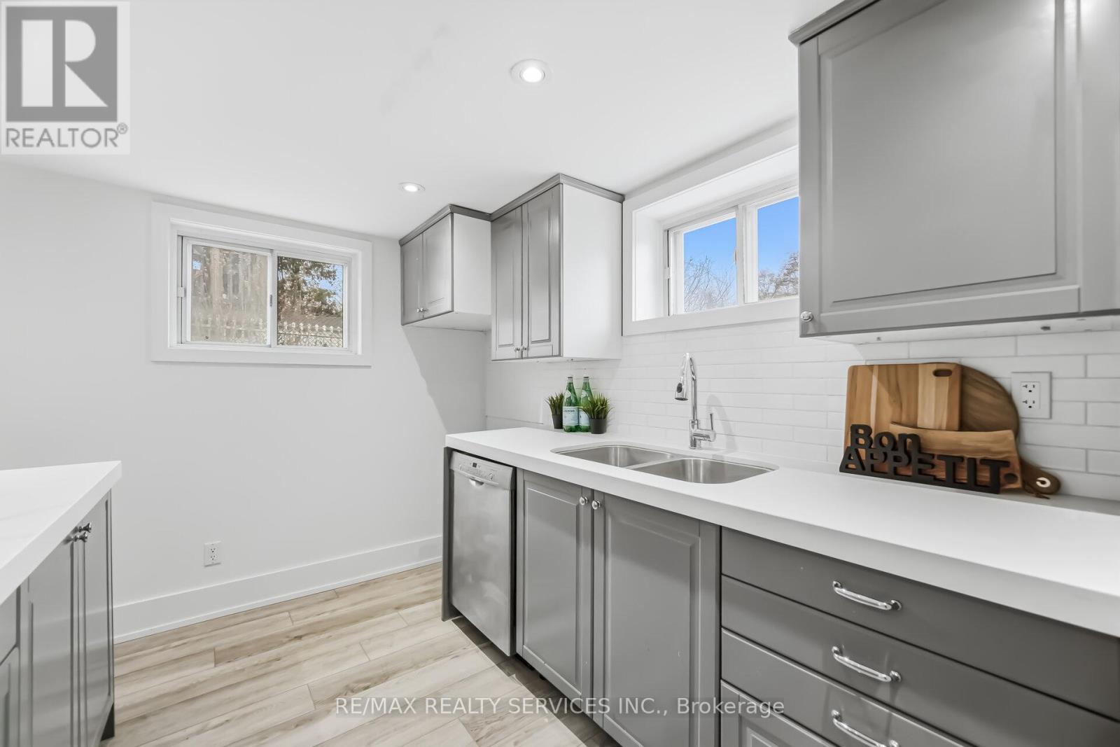 6 Bonnyview Drive, Toronto, Ontario  M8Y 3G6 - Photo 36 - W12922796