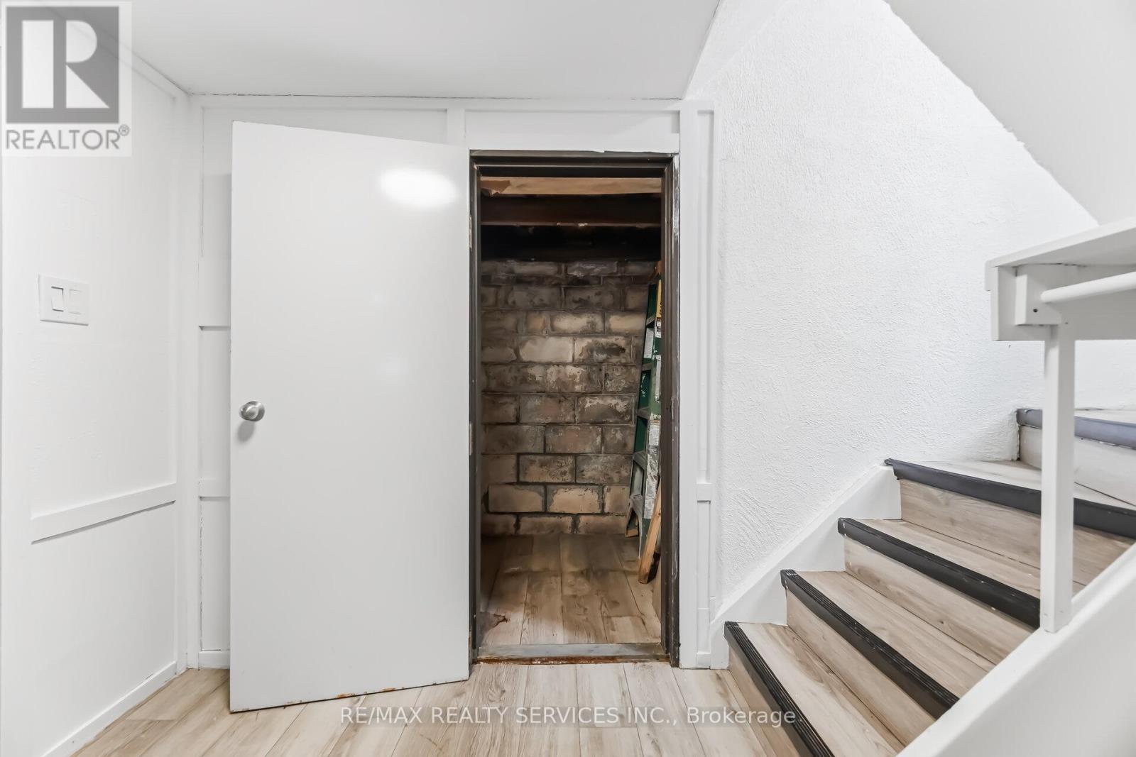 6 Bonnyview Drive, Toronto, Ontario  M8Y 3G6 - Photo 45 - W12922796