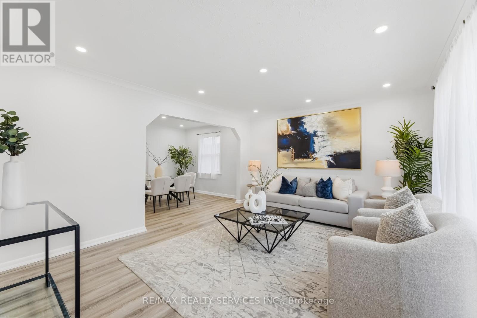 6 Bonnyview Drive, Toronto, Ontario  M8Y 3G6 - Photo 6 - W12922796