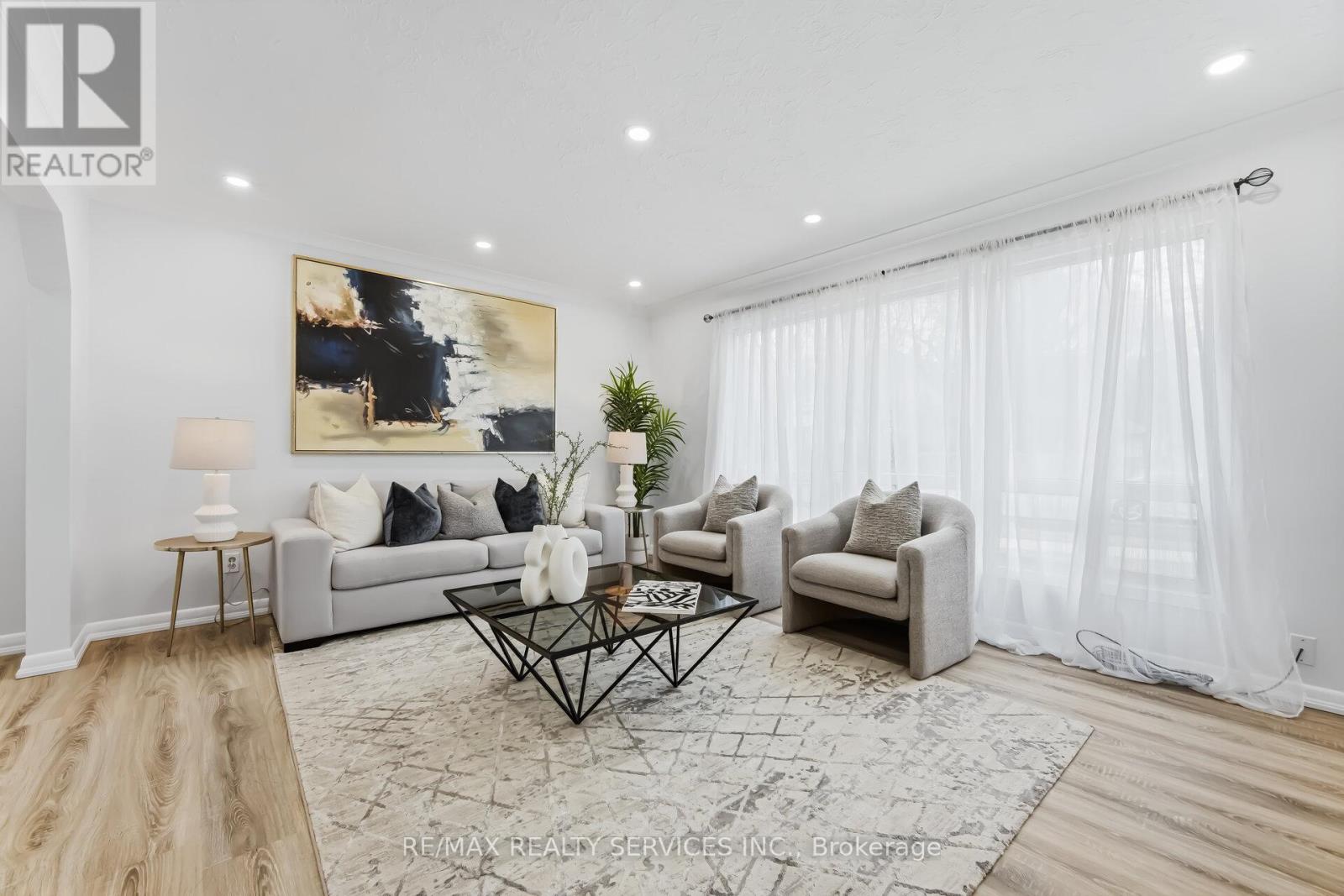 6 Bonnyview Drive, Toronto, Ontario  M8Y 3G6 - Photo 8 - W12922796