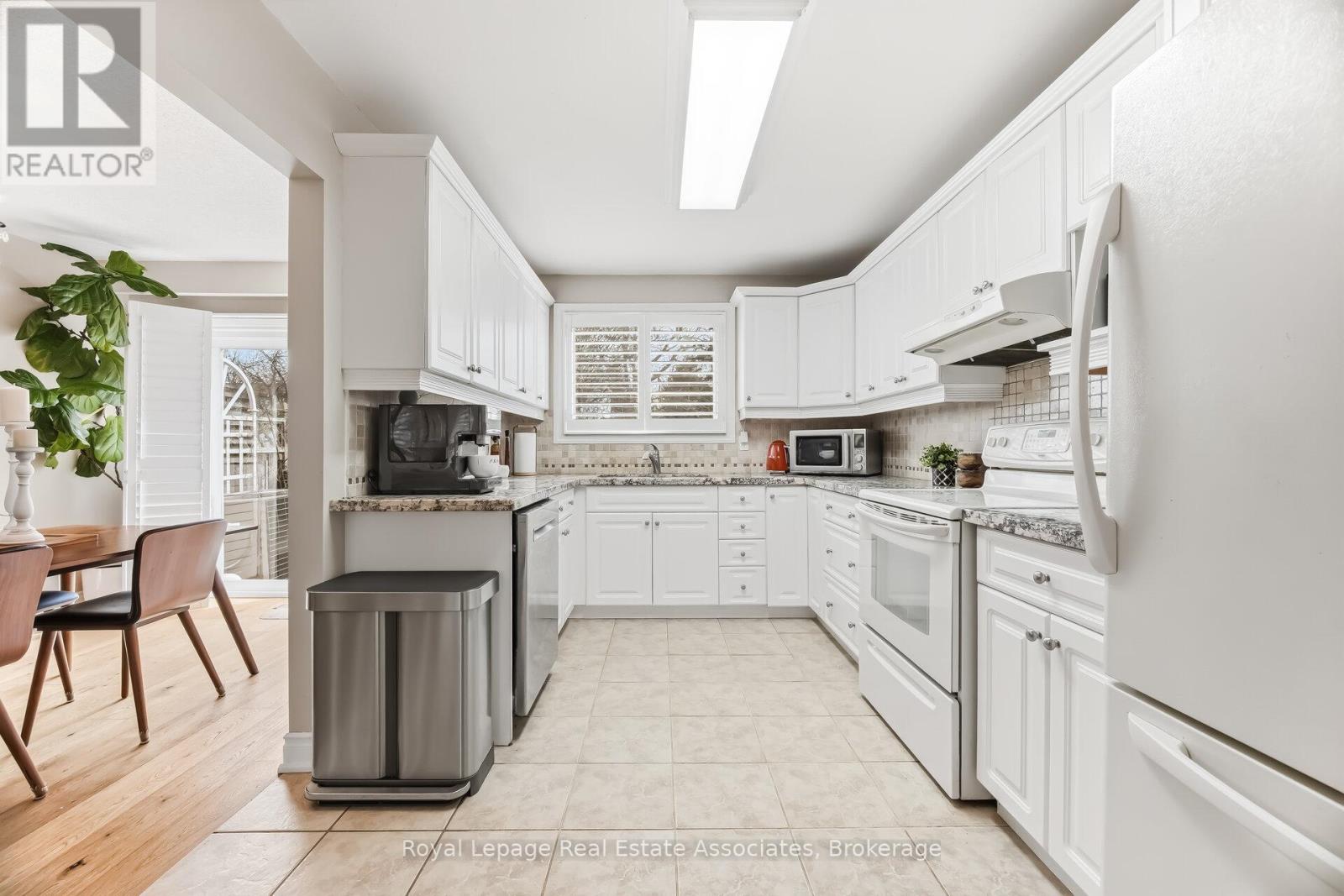 3368 Mainsail Crescent, Mississauga, Ontario  L5L 1H2 - Photo 11 - W12922800