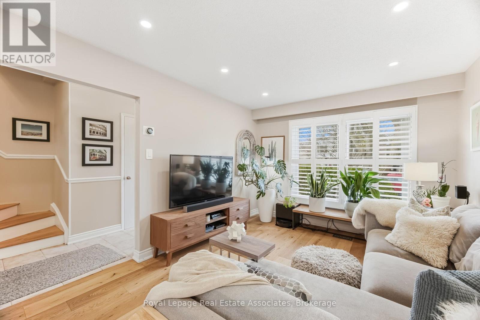 3368 Mainsail Crescent, Mississauga, Ontario  L5L 1H2 - Photo 4 - W12922800