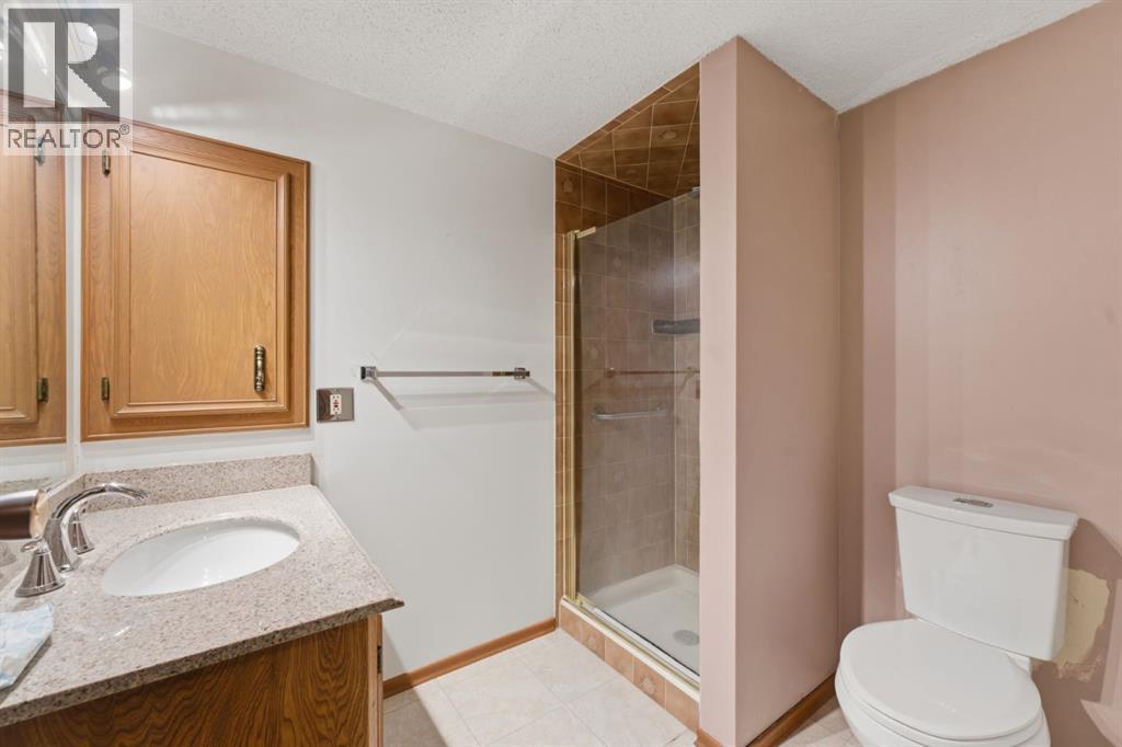 28 Woodstock Way Sw, Calgary, Alberta  T2W 5X3 - Photo 21 - A2293726