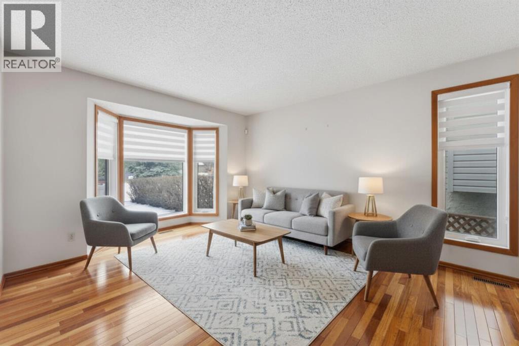 28 Woodstock Way Sw, Calgary, Alberta  T2W 5X3 - Photo 5 - A2293726