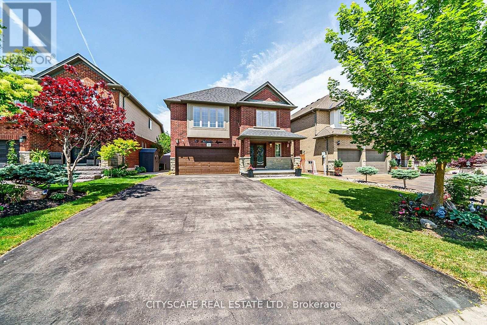 19 STAPLES LANE, Hamilton, Ontario