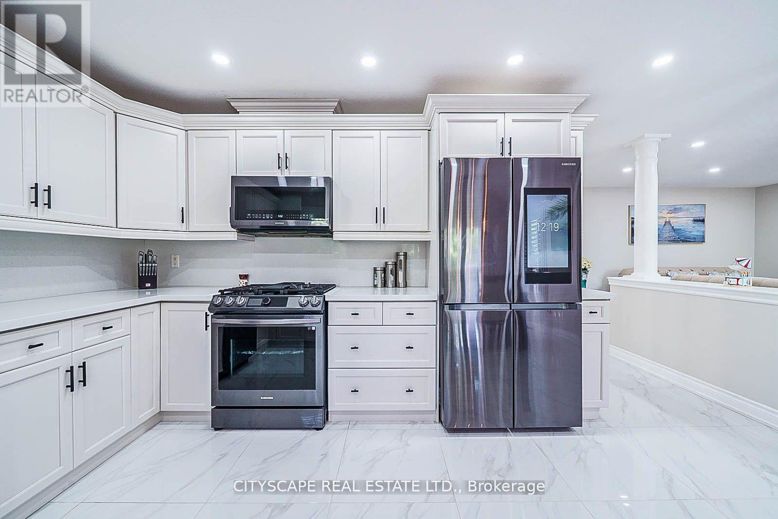 19 Staples Lane, Hamilton, Ontario  L0R 1C0 - Photo 15 - X12922860