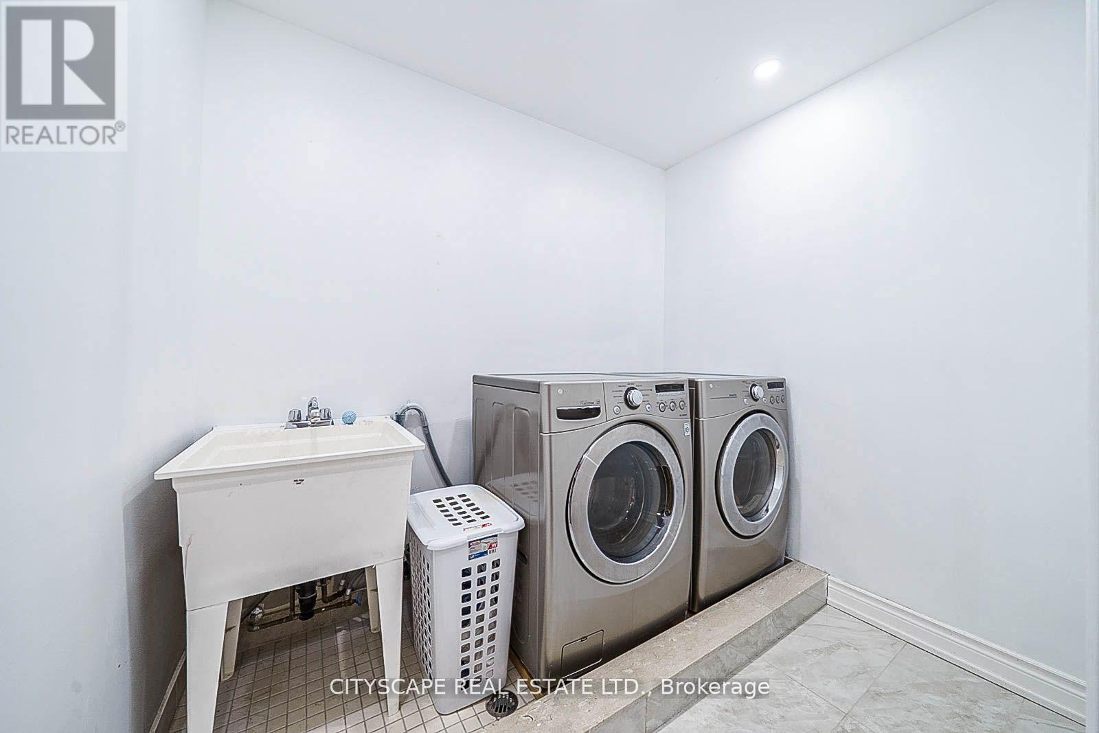 19 Staples Lane, Hamilton, Ontario  L0R 1C0 - Photo 23 - X12922860