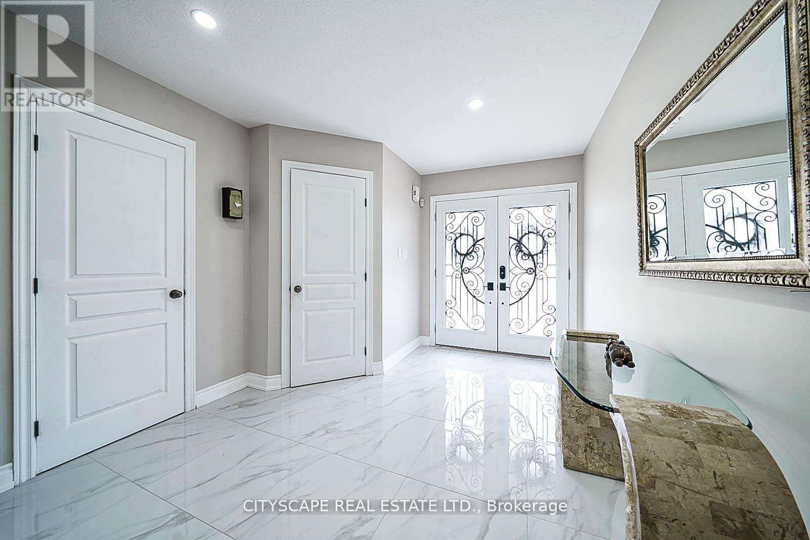 19 Staples Lane, Hamilton, Ontario  L0R 1C0 - Photo 3 - X12922860