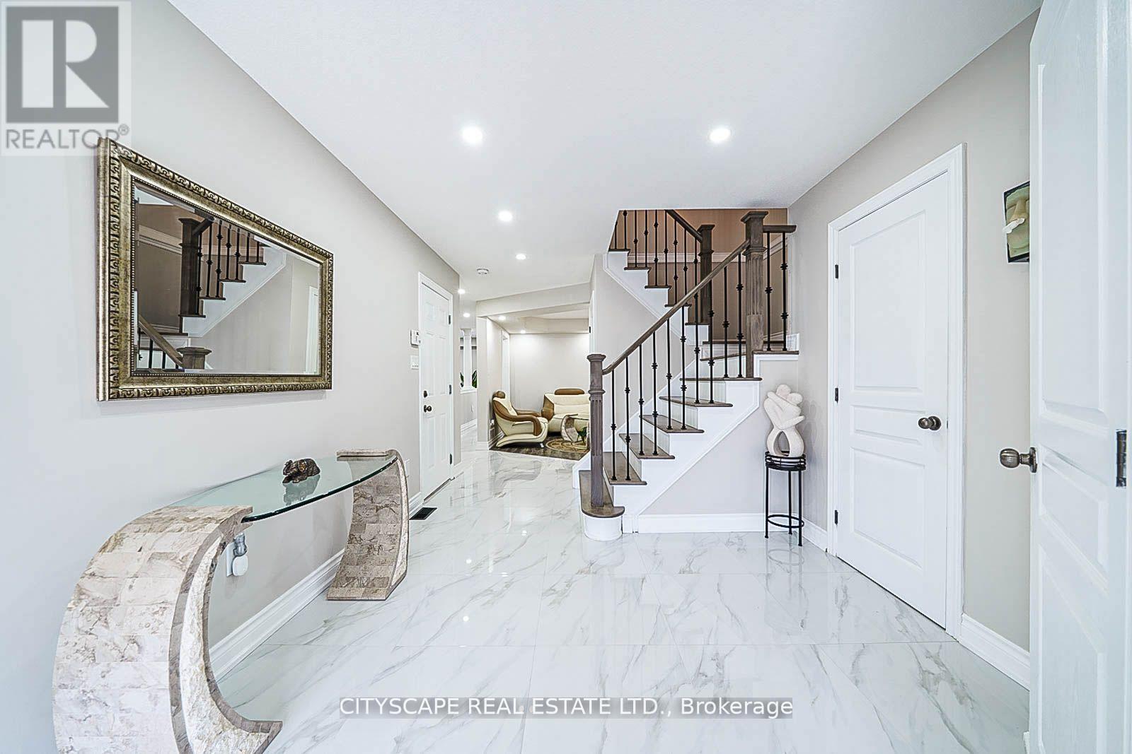 19 Staples Lane, Hamilton, Ontario  L0R 1C0 - Photo 4 - X12922860