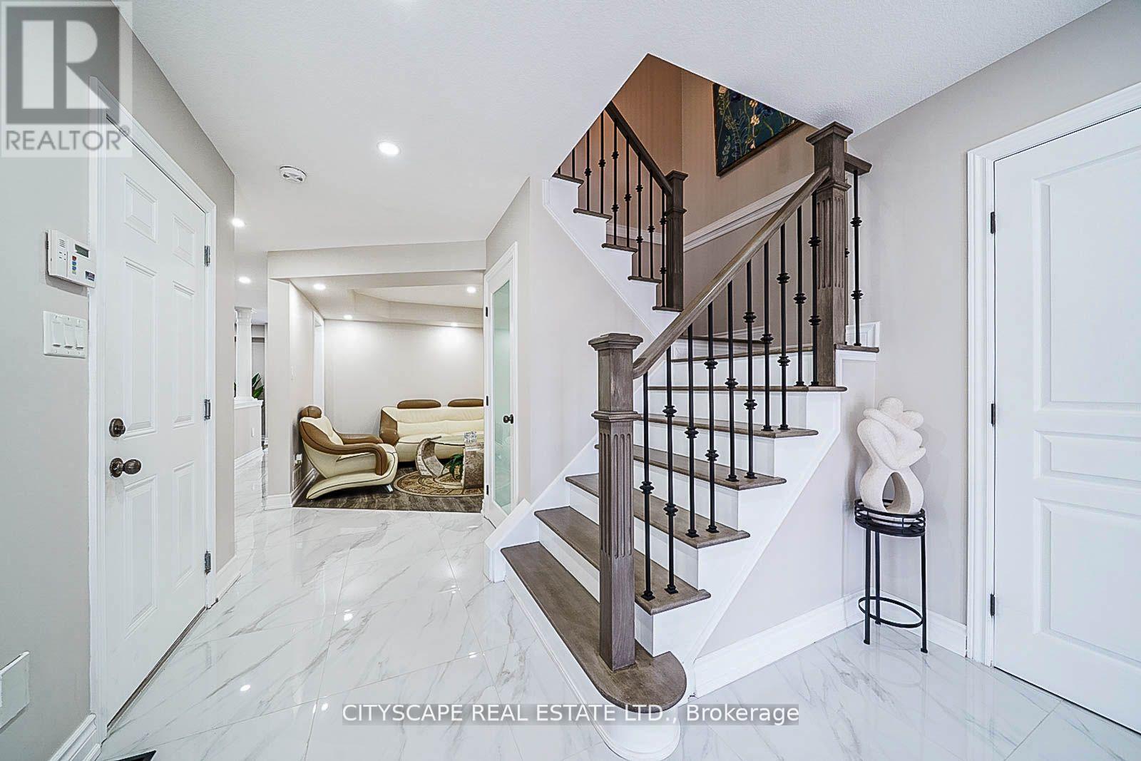 19 Staples Lane, Hamilton, Ontario  L0R 1C0 - Photo 6 - X12922860