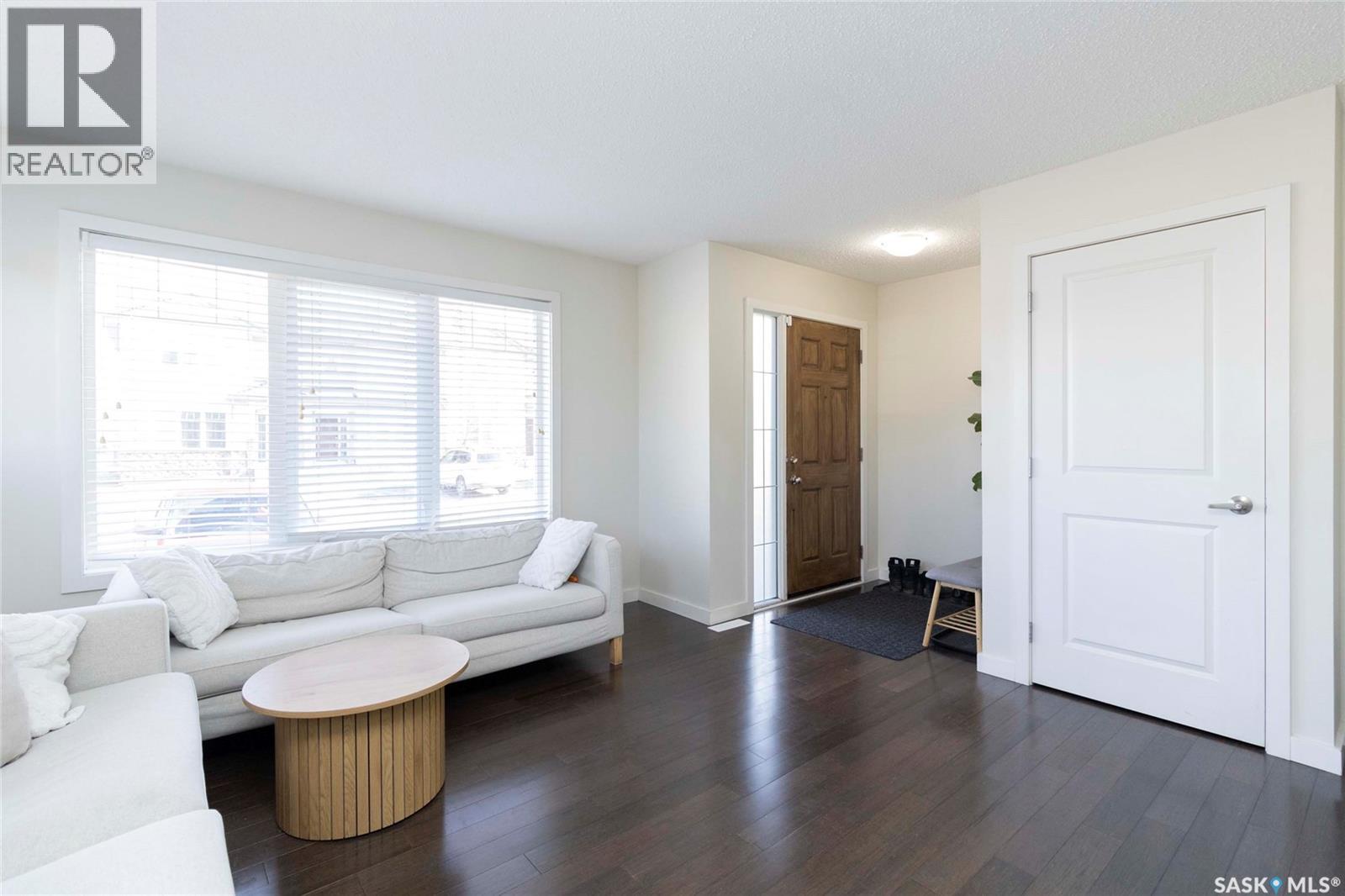 125 135 Ashworth Crescent, Saskatoon, Saskatchewan  S7T 0N1 - Photo 3 - SK031061