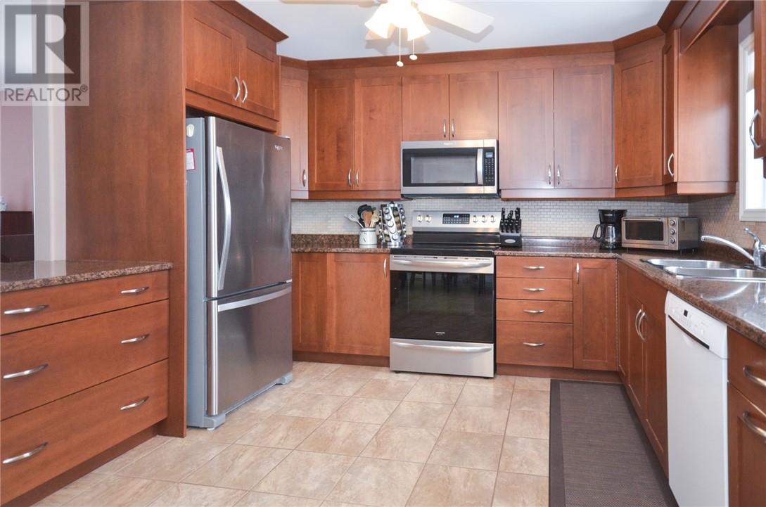 194 Springhill Drive, Garson, Ontario  P3L 0A7 - Photo 4 - 2126910